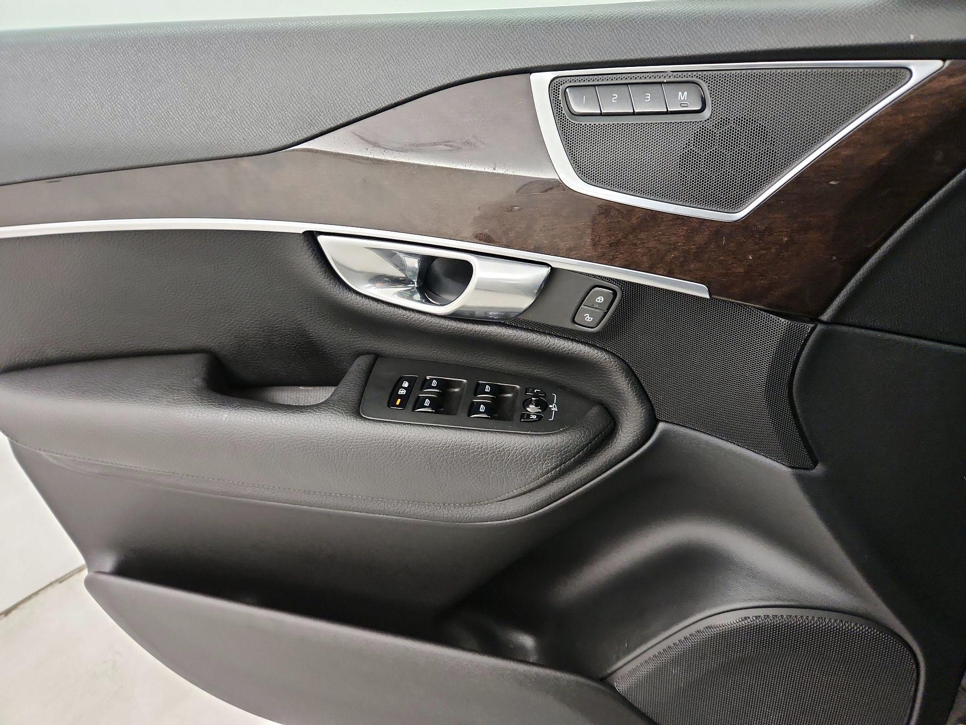 Thumbnail: 2017 Volvo XC90 - 12