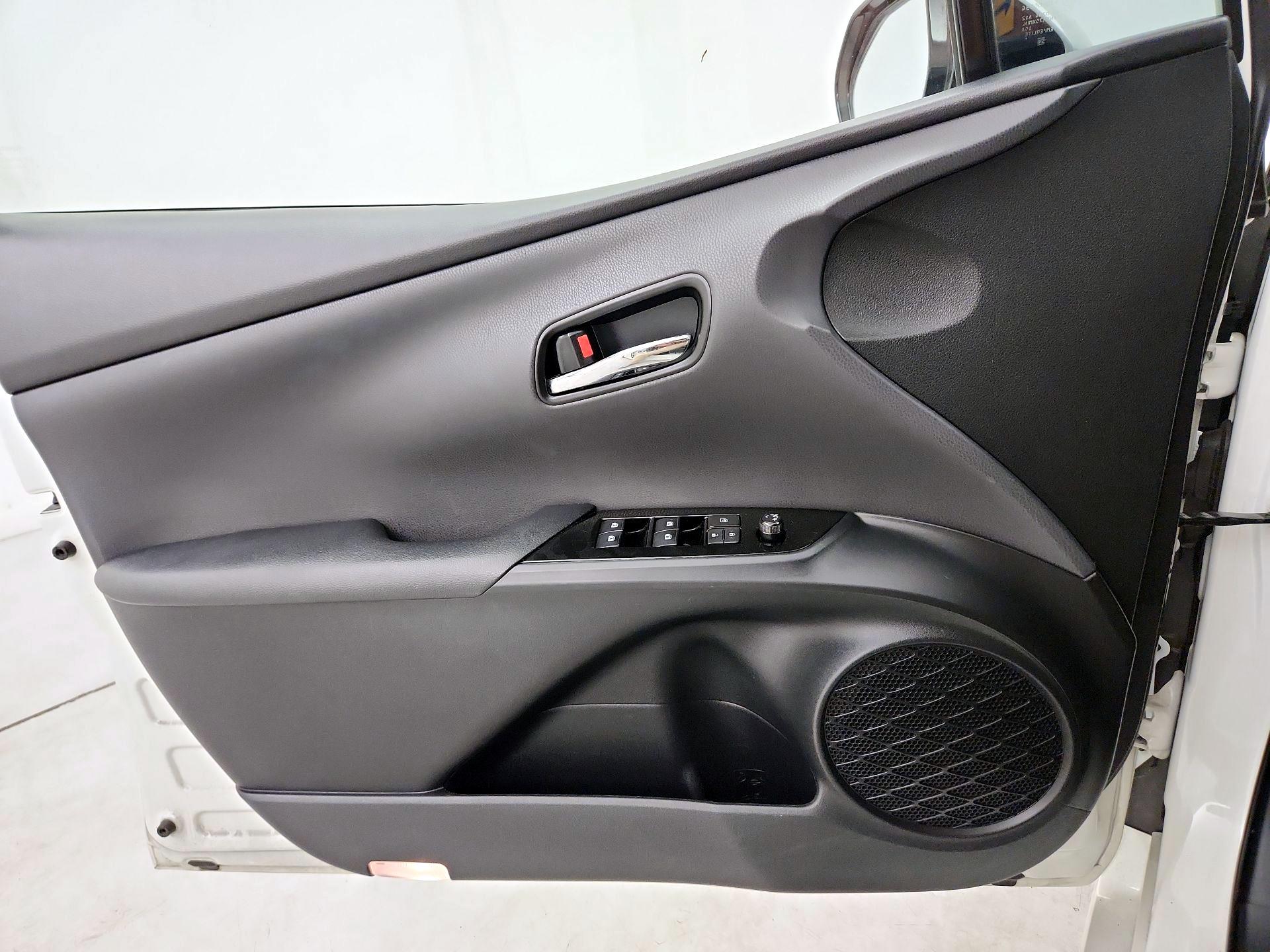 Thumbnail: 2018 Toyota Prius Prime - 12