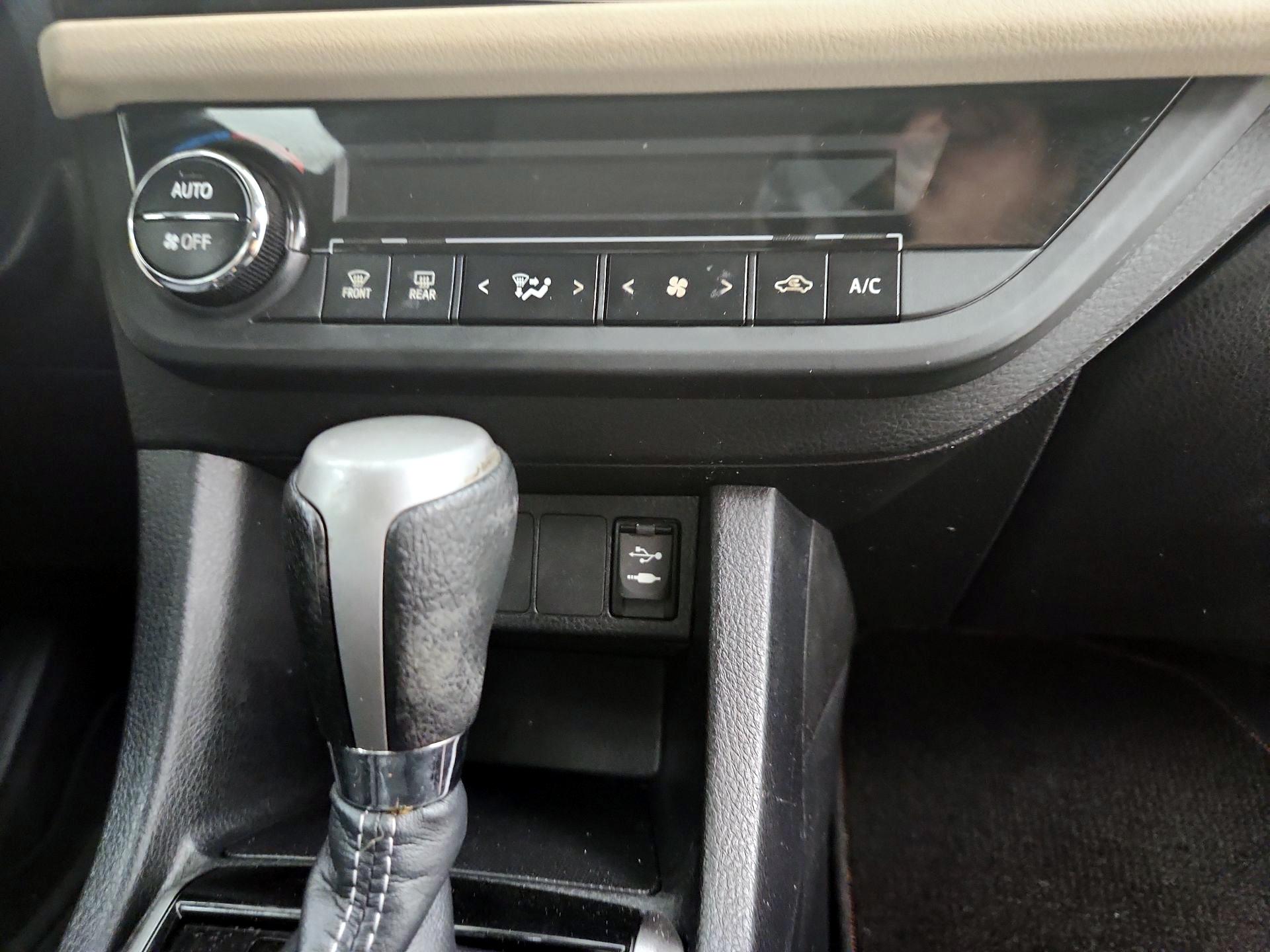 Thumbnail: 2014 Toyota Corolla - 16