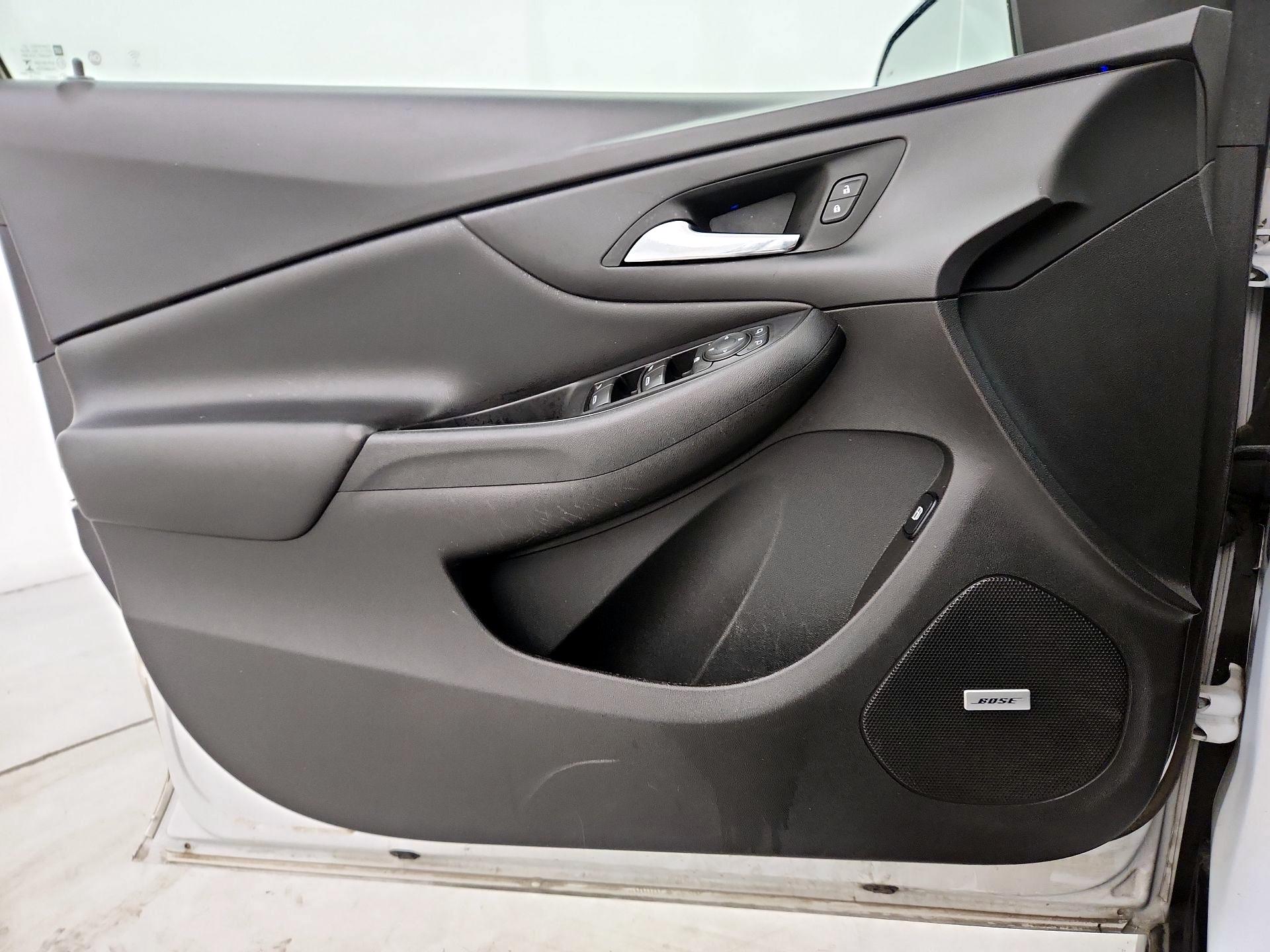 Thumbnail: 2018 Chevrolet Volt - 12