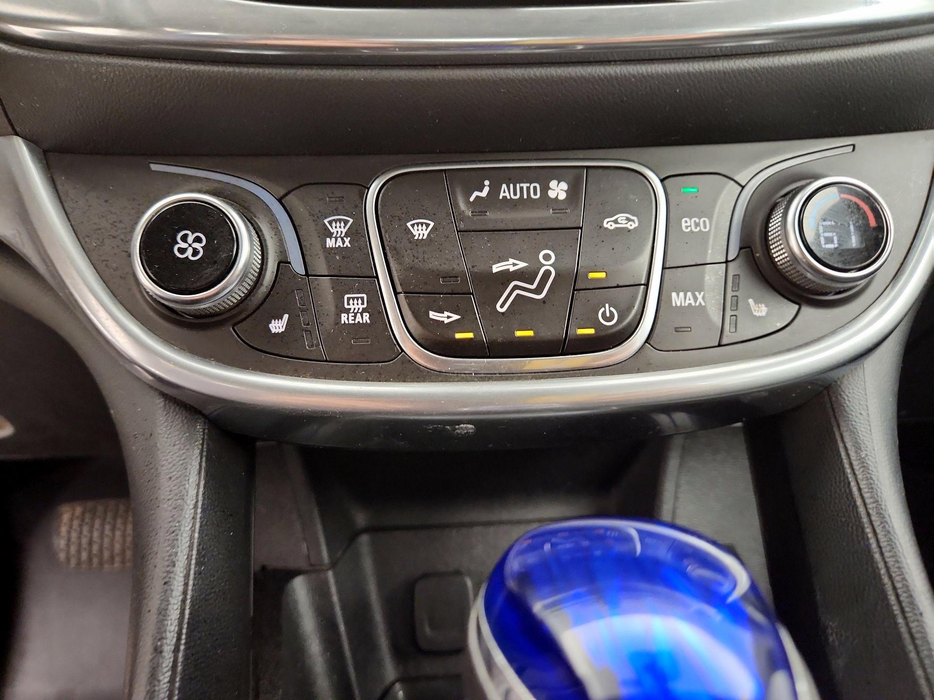 Thumbnail: 2018 Chevrolet Volt - 16
