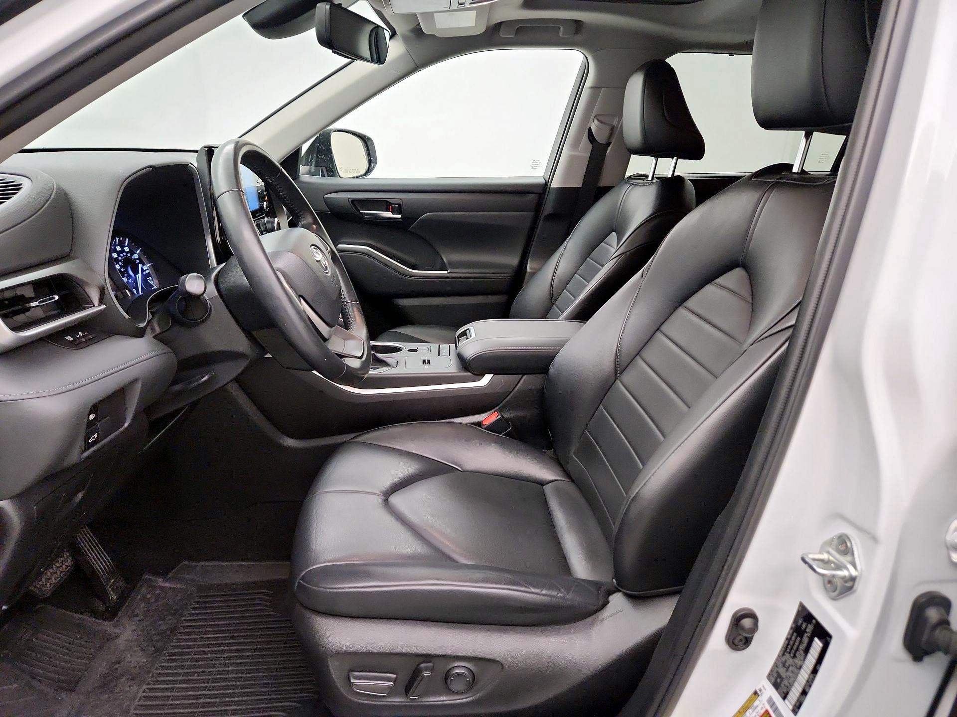 Thumbnail: 2022 Toyota Highlander - 11
