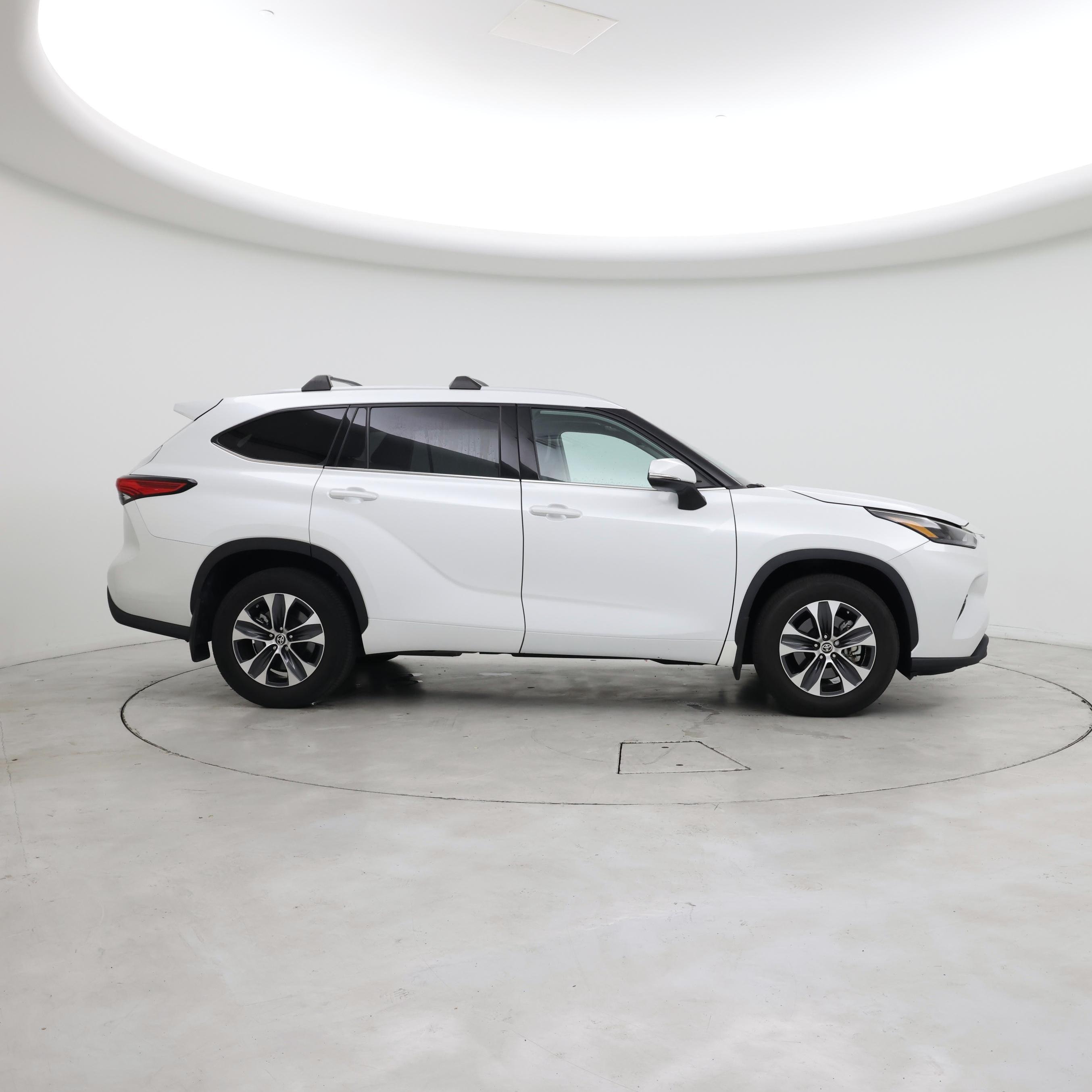 Thumbnail: 2022 Toyota Highlander - 7