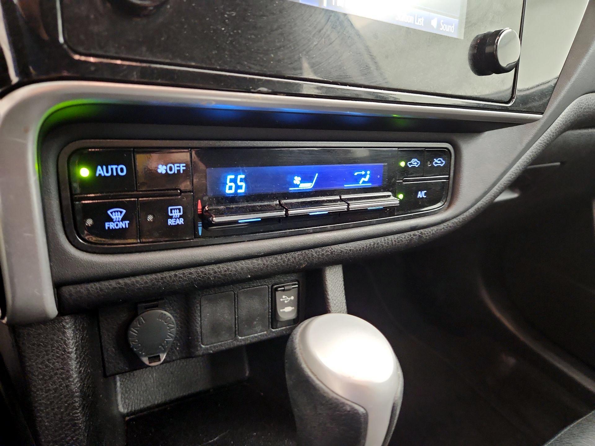 Thumbnail: 2017 Toyota Corolla - 16