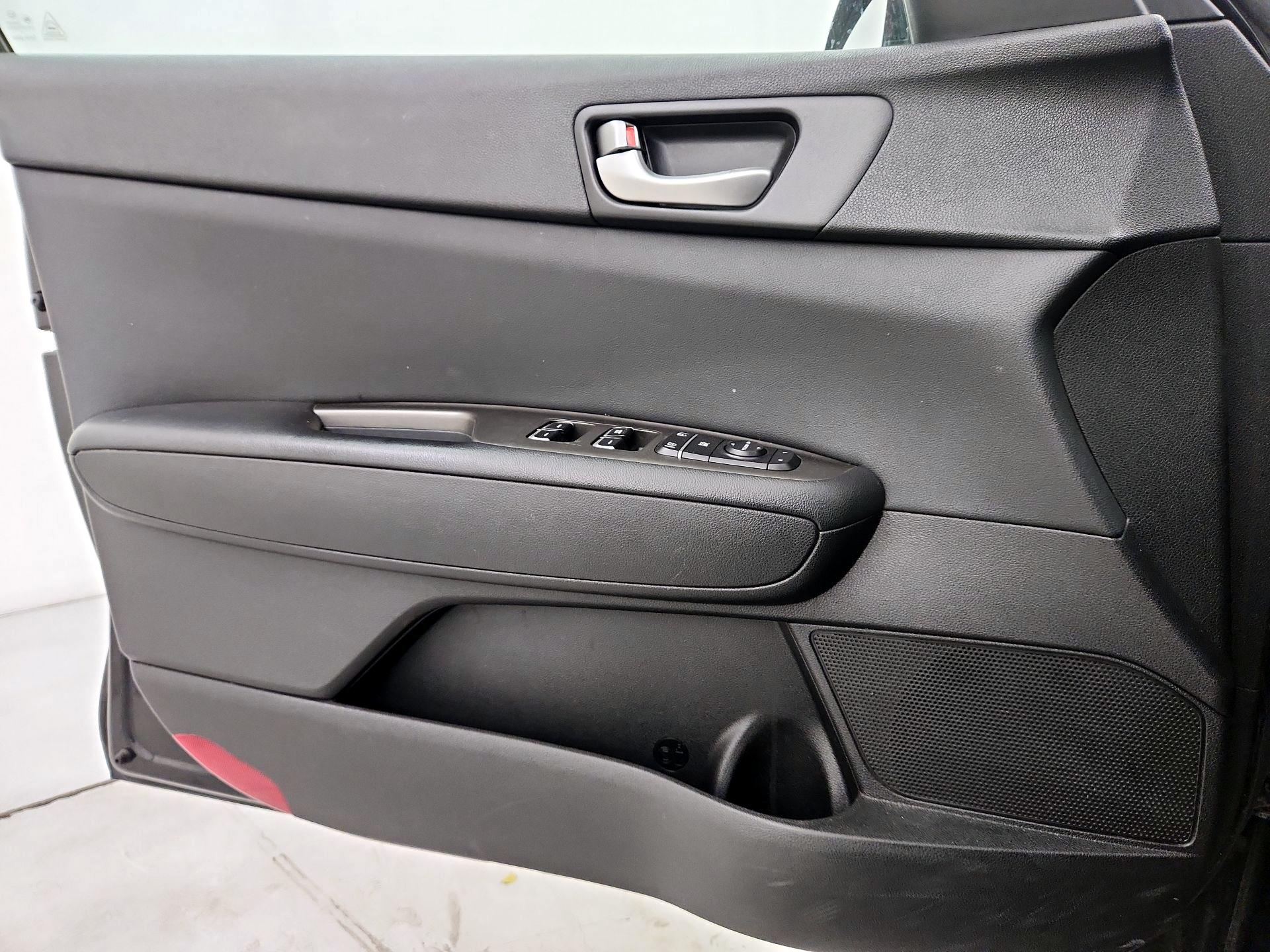 Thumbnail: 2019 Kia Optima - 12