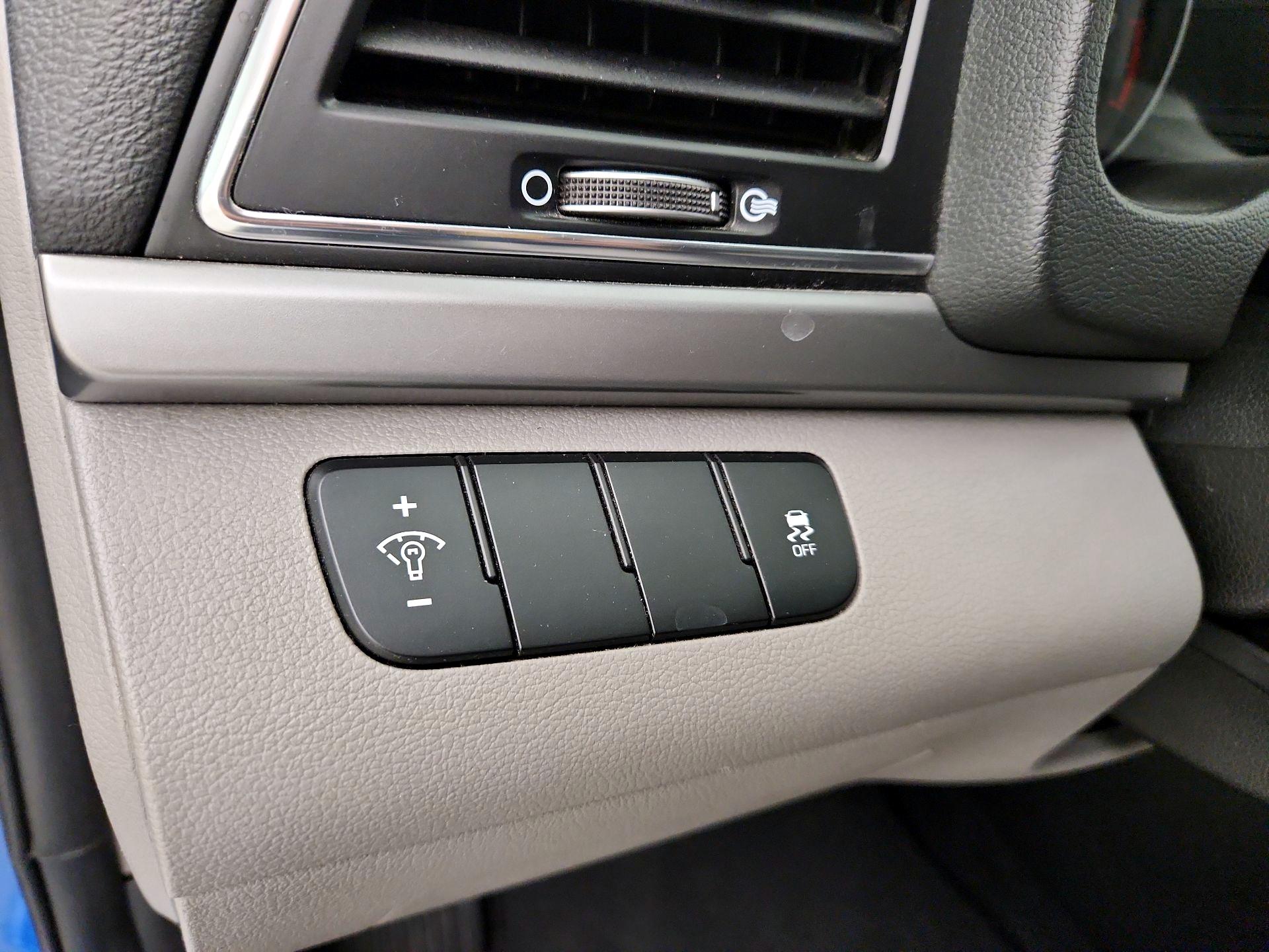 Thumbnail: 2017 Hyundai Elantra - 13