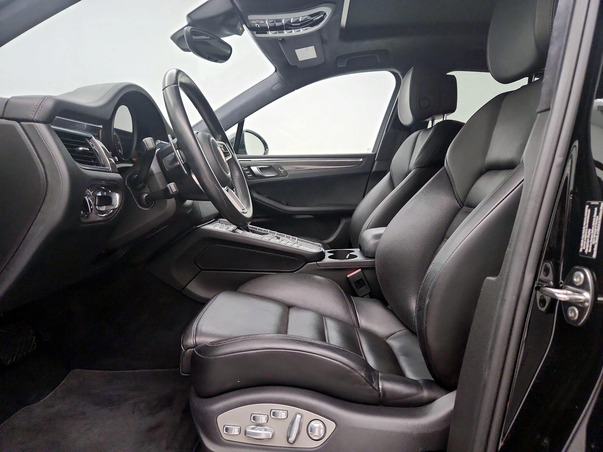 Thumbnail: 2015 Porsche Macan - 11