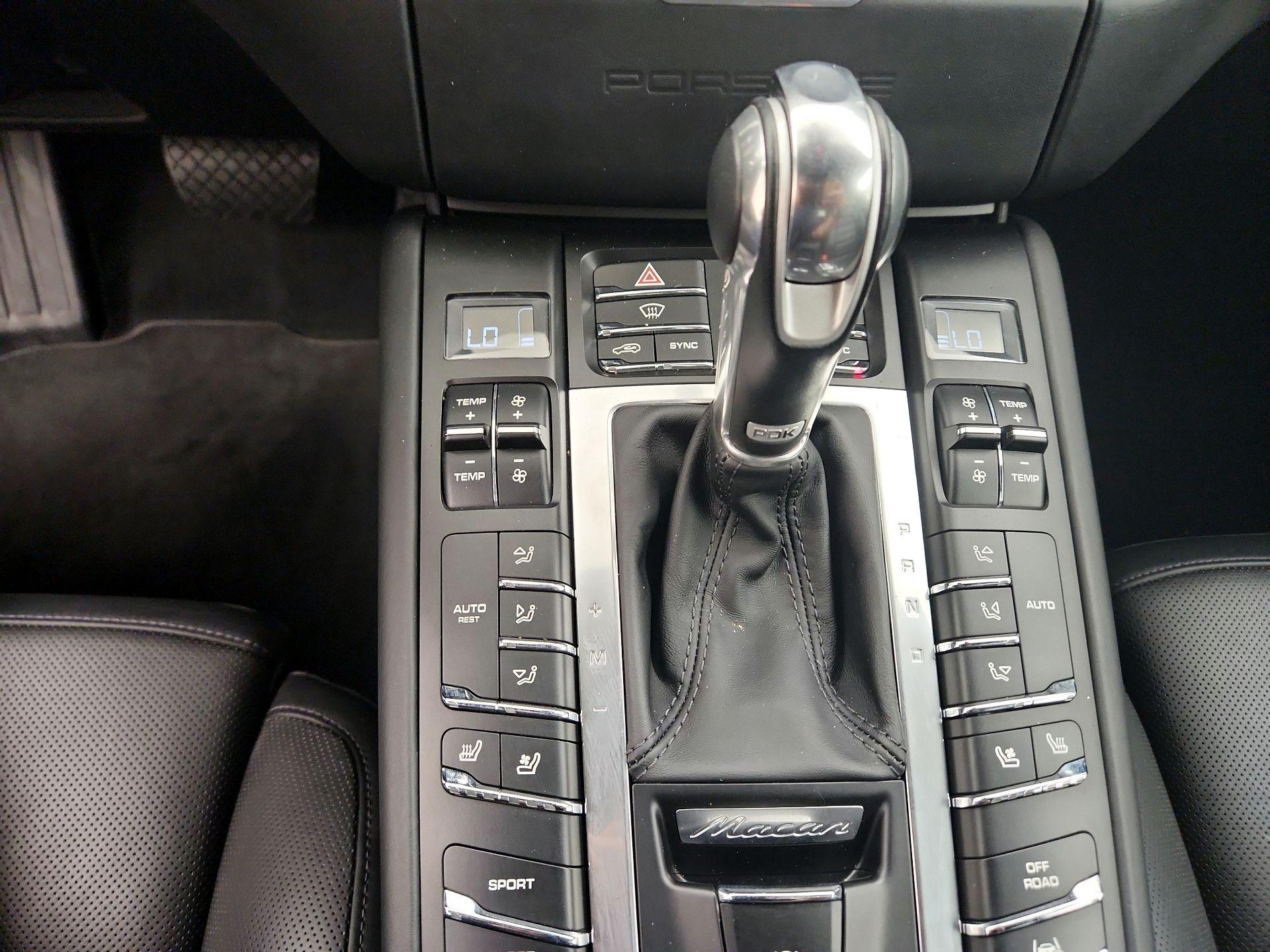 Thumbnail: 2015 Porsche Macan - 17