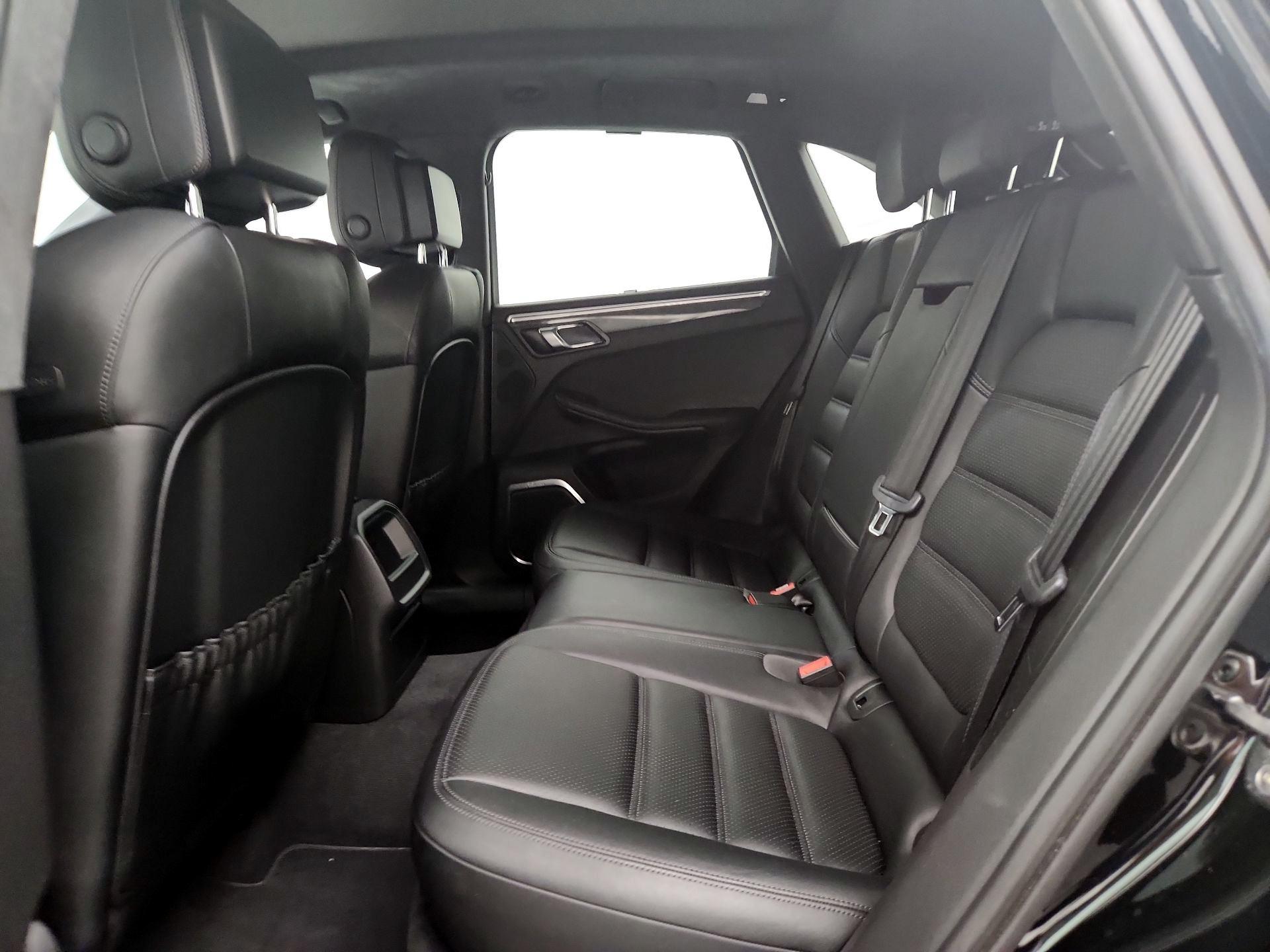 Thumbnail: 2015 Porsche Macan - 19