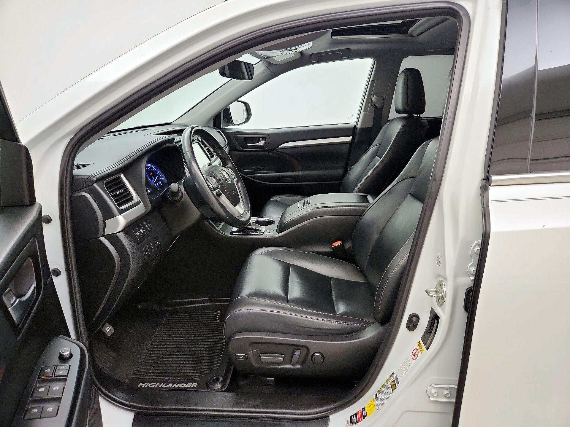 Thumbnail: 2019 Toyota Highlander - 11