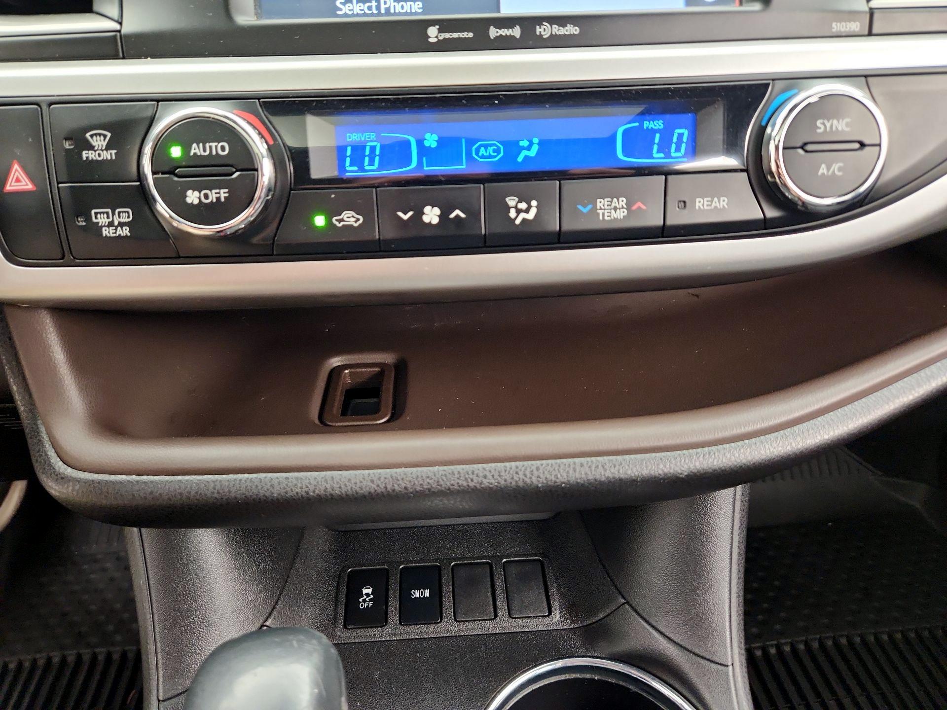 Thumbnail: 2019 Toyota Highlander - 17