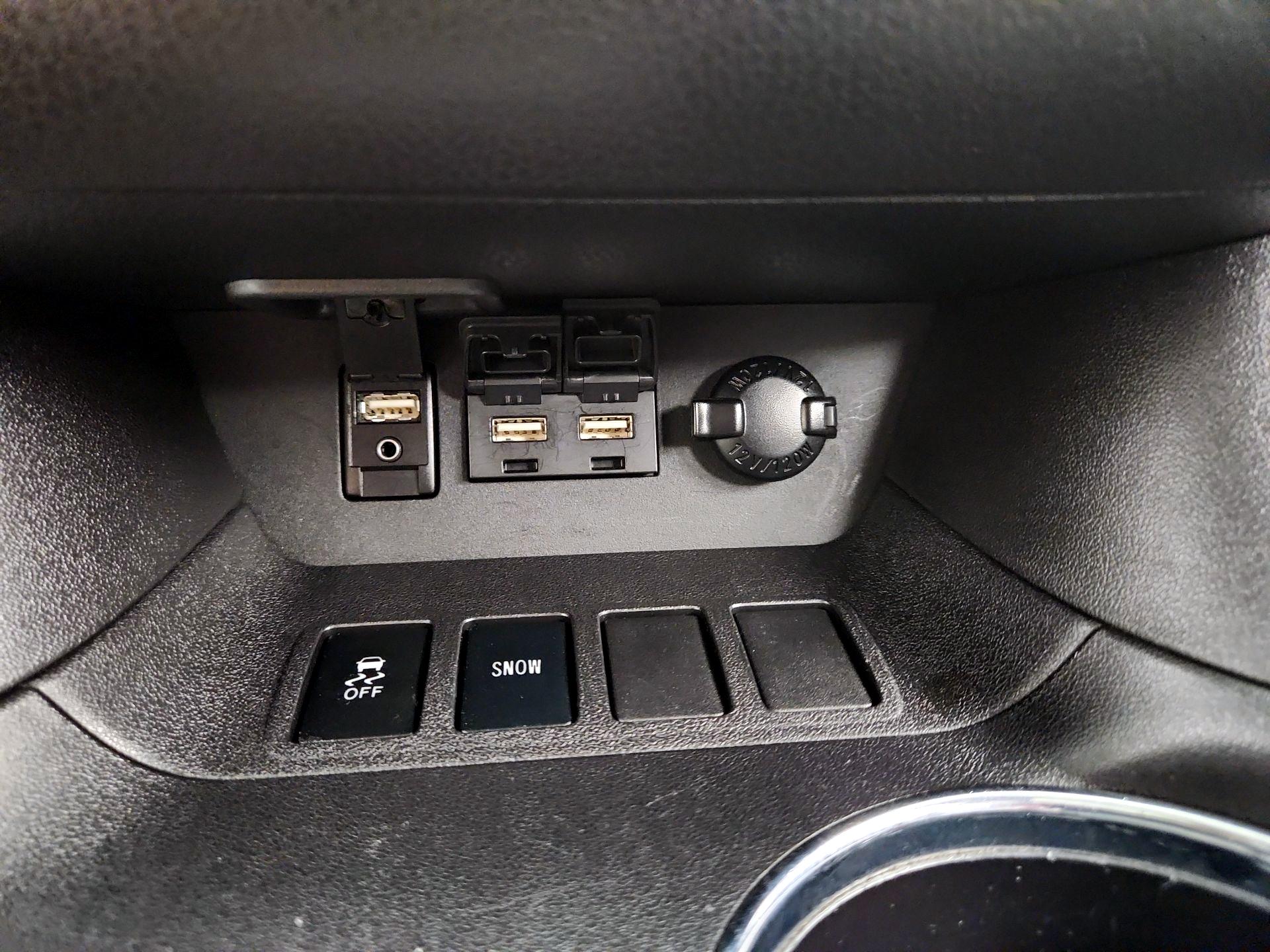 Thumbnail: 2019 Toyota Highlander - 19