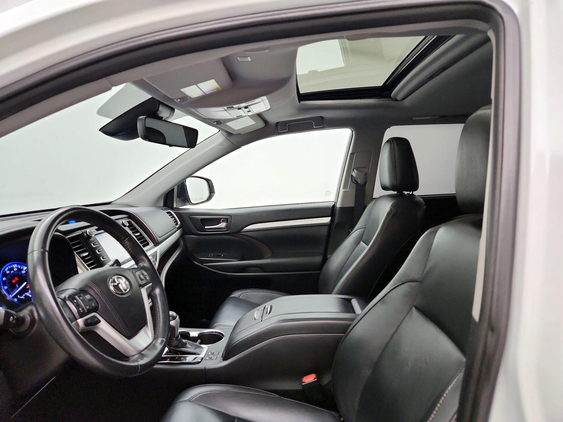 Thumbnail: 2019 Toyota Highlander - 20