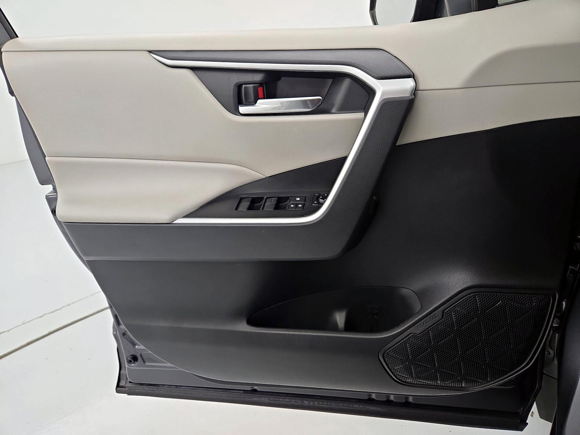 Thumbnail: 2021 Toyota RAV4 - 12