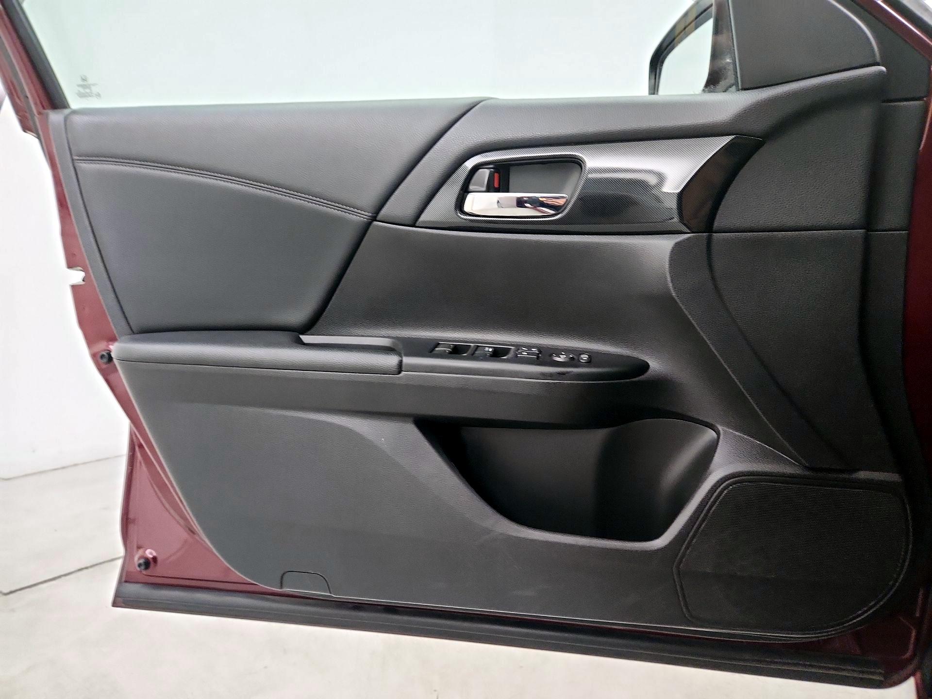 Thumbnail: 2015 Honda Accord - 12
