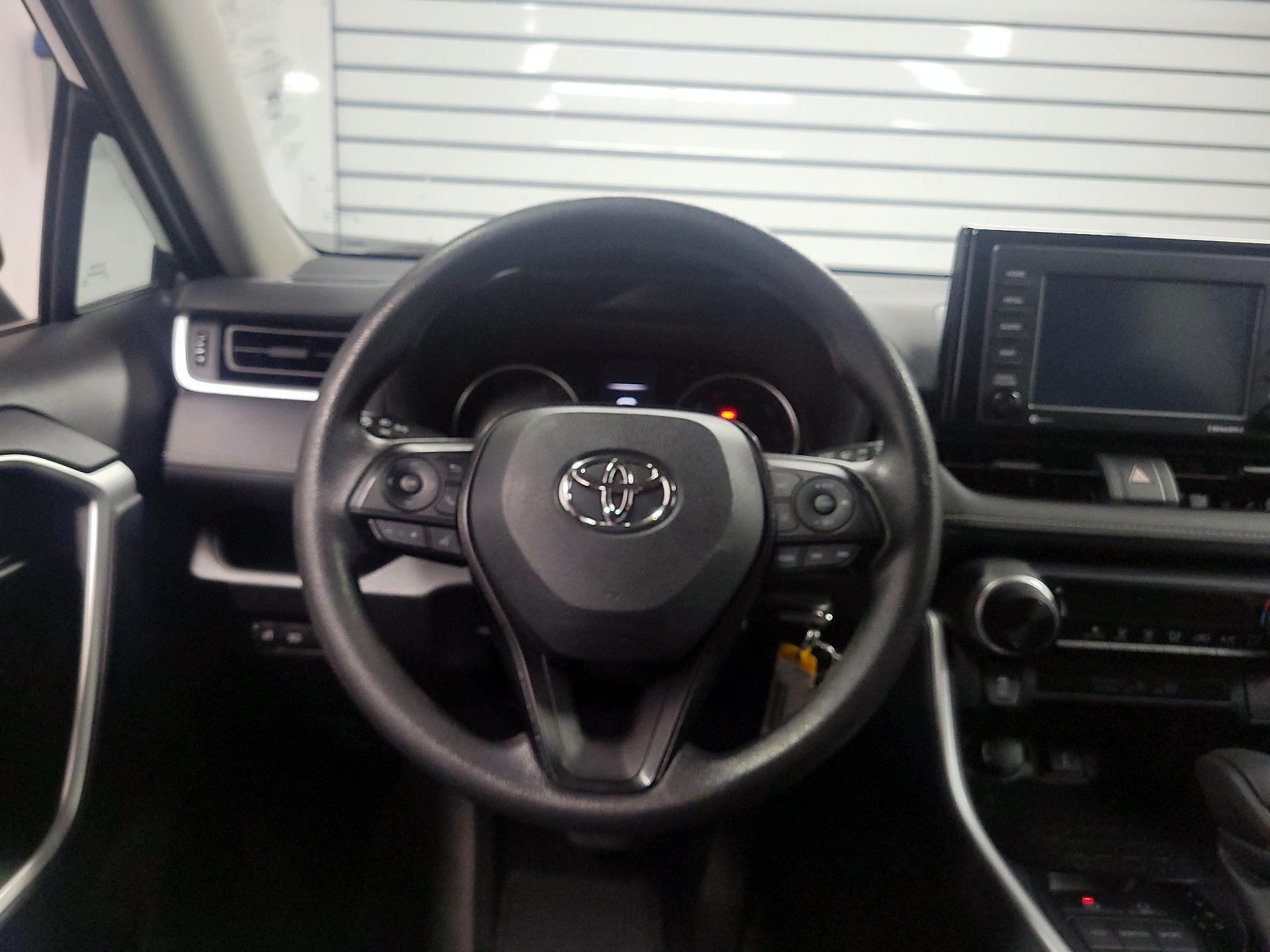 Thumbnail: 2021 Toyota RAV4 - 10
