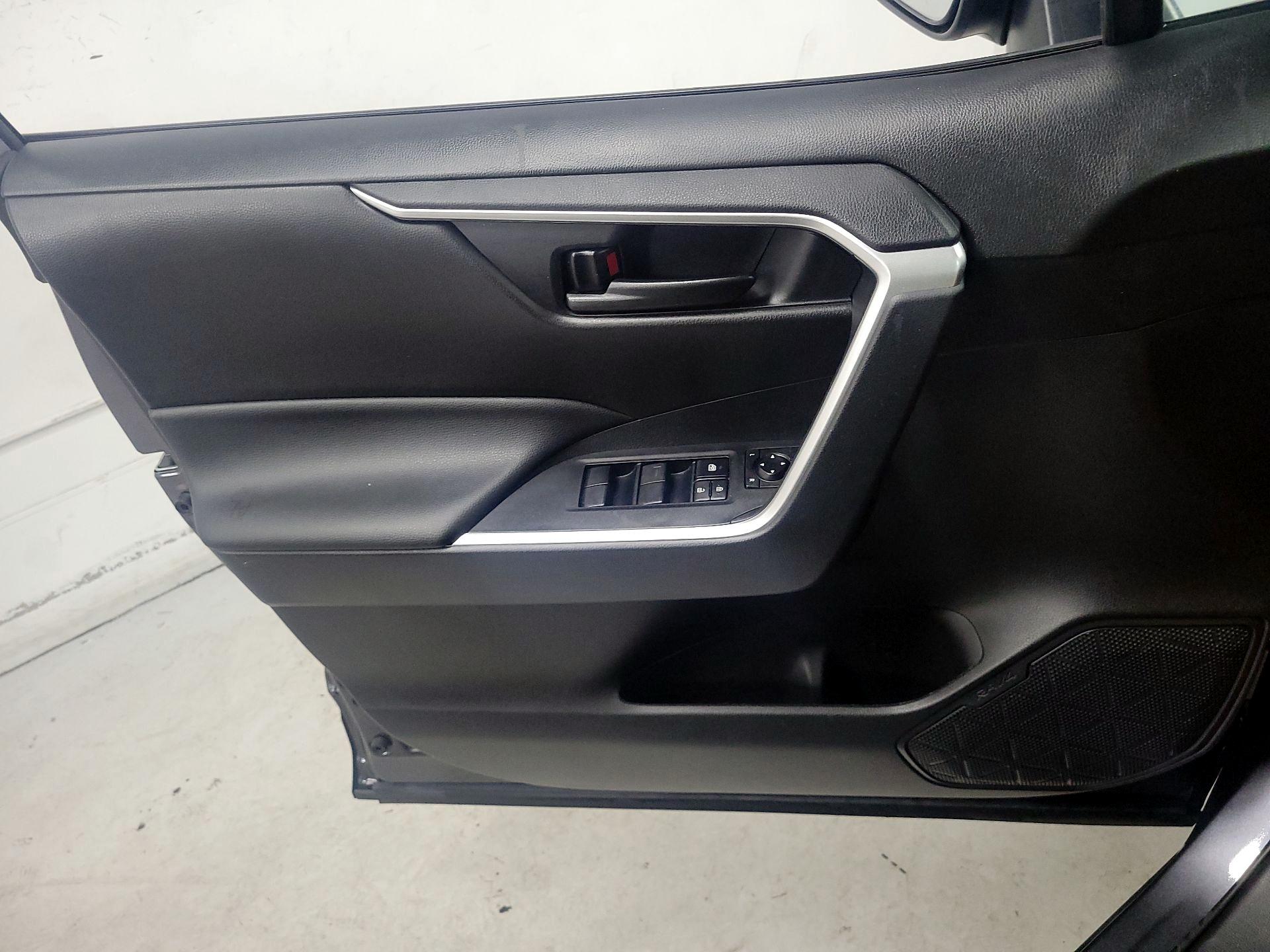 Thumbnail: 2021 Toyota RAV4 - 12
