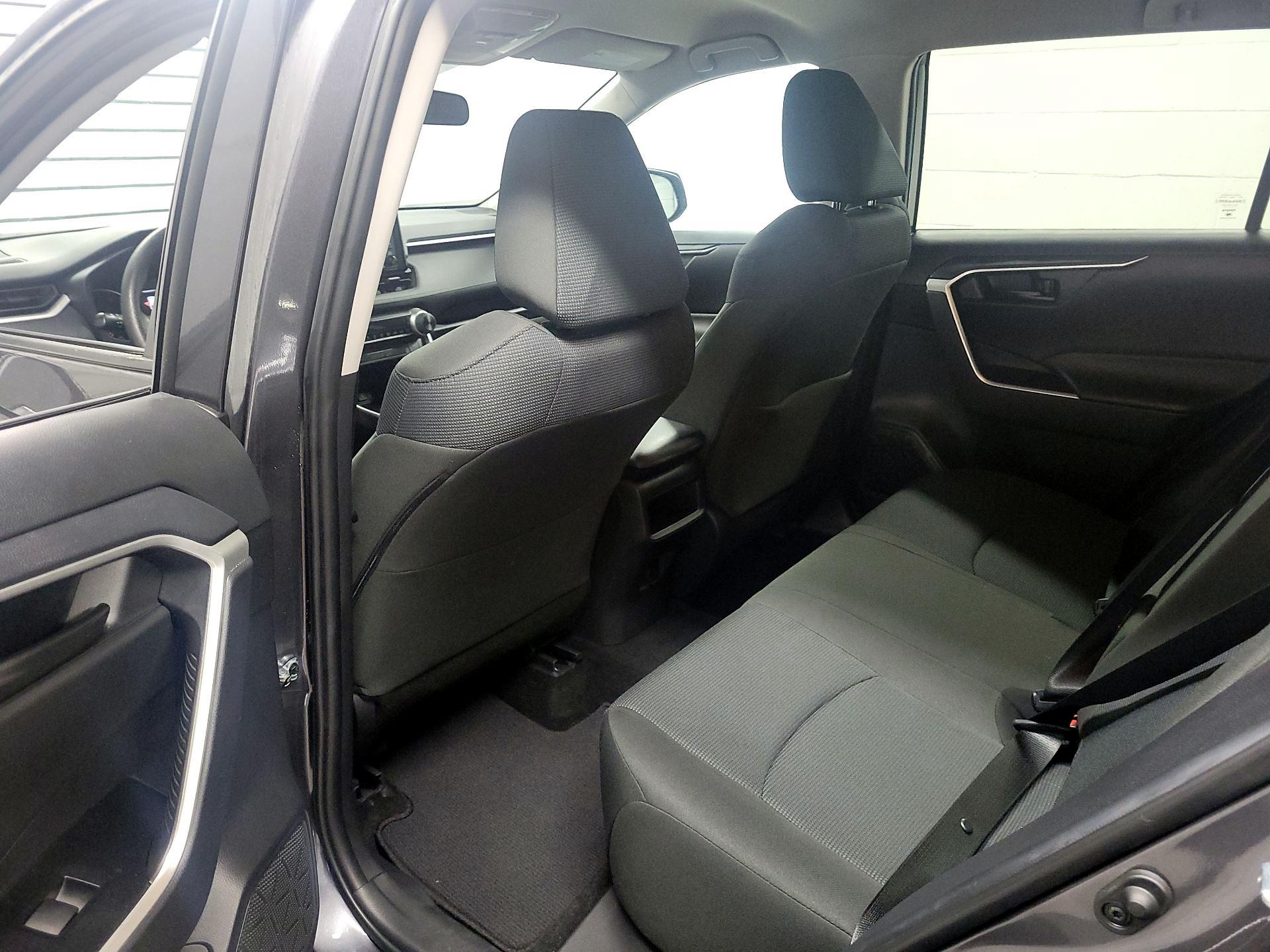 Thumbnail: 2021 Toyota RAV4 - 18
