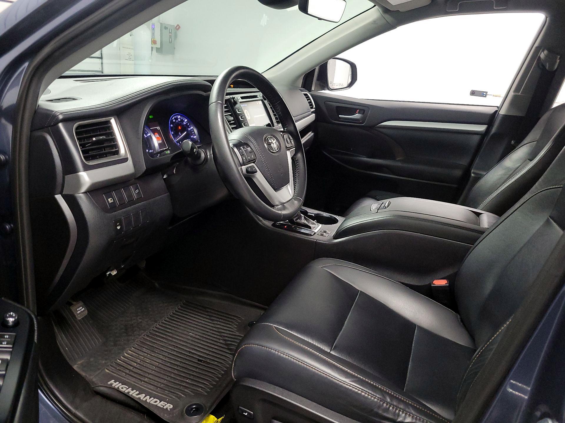 Thumbnail: 2019 Toyota Highlander - 11