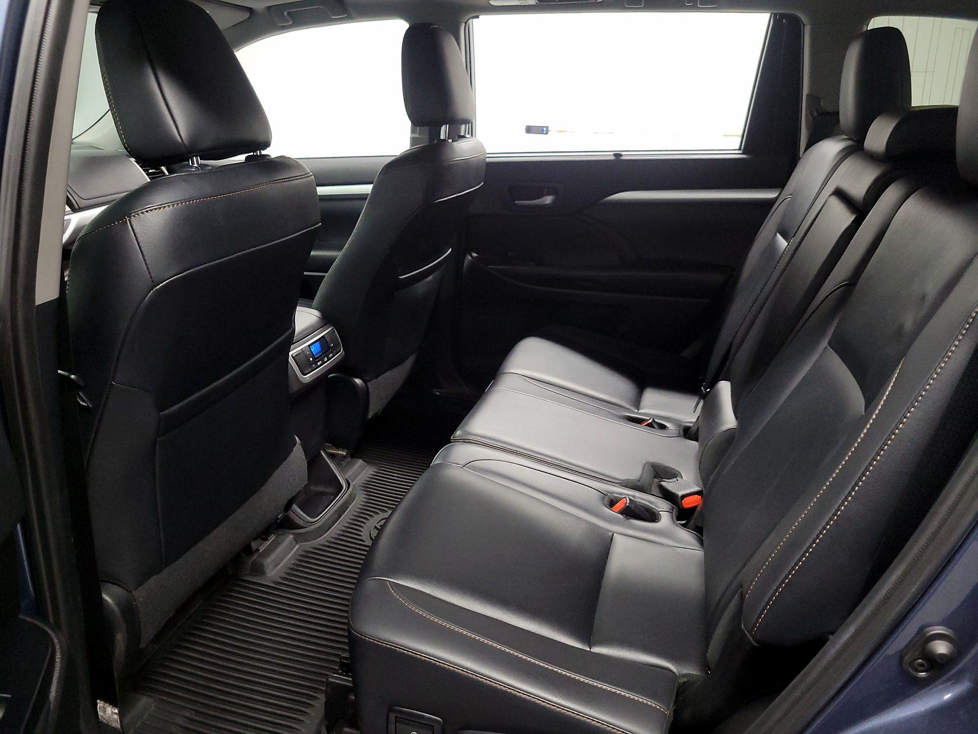 Thumbnail: 2019 Toyota Highlander - 17