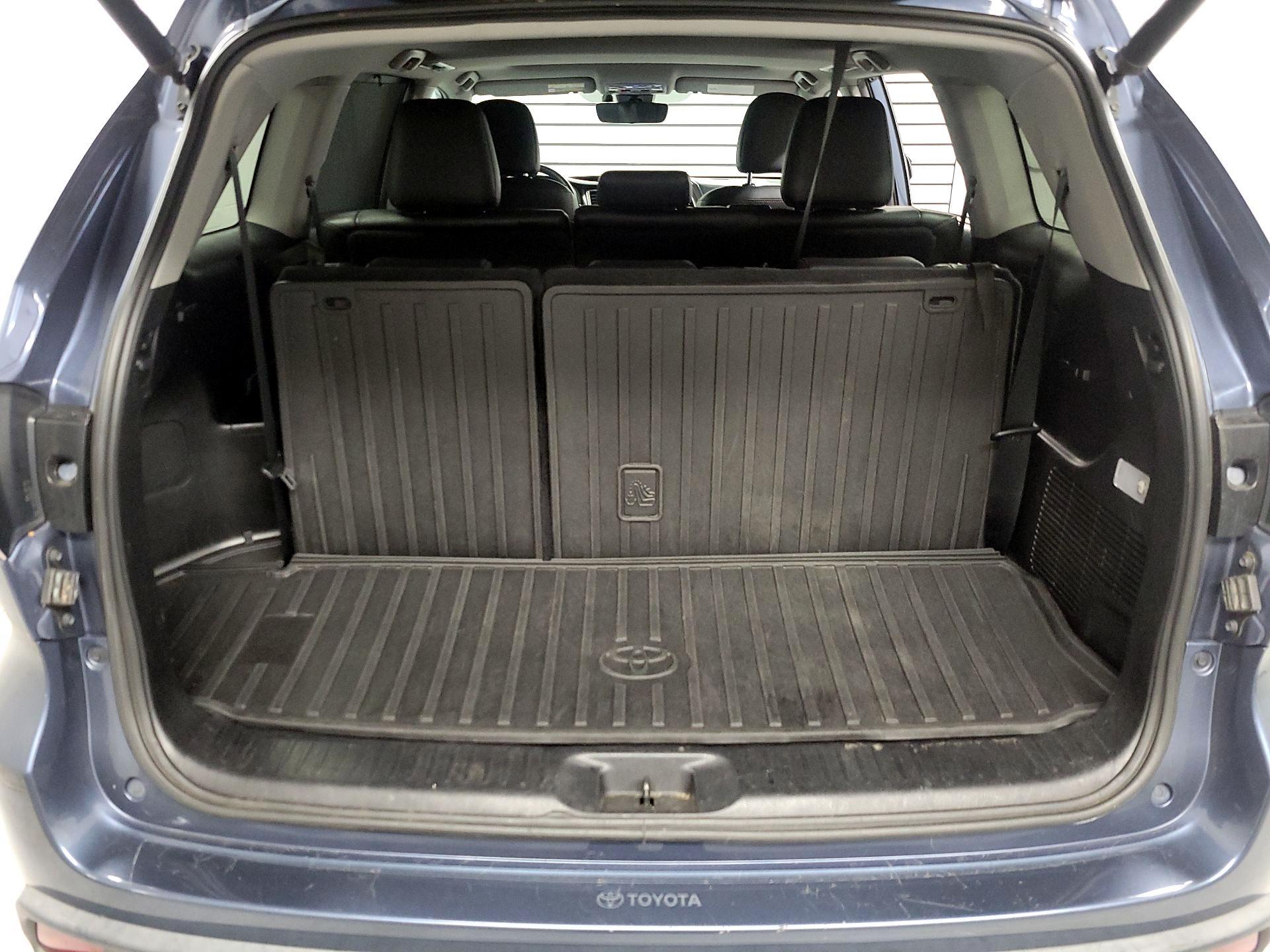 Thumbnail: 2019 Toyota Highlander - 18