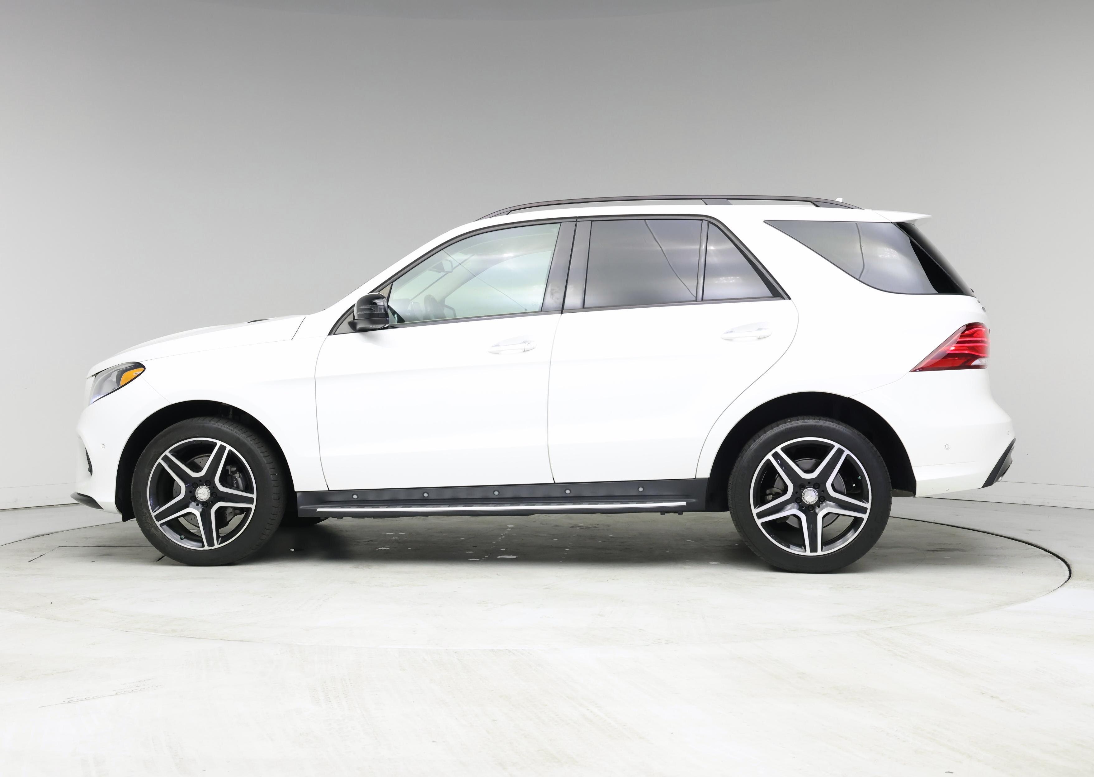 Thumbnail: 2016 Mercedes-Benz GLE - 3