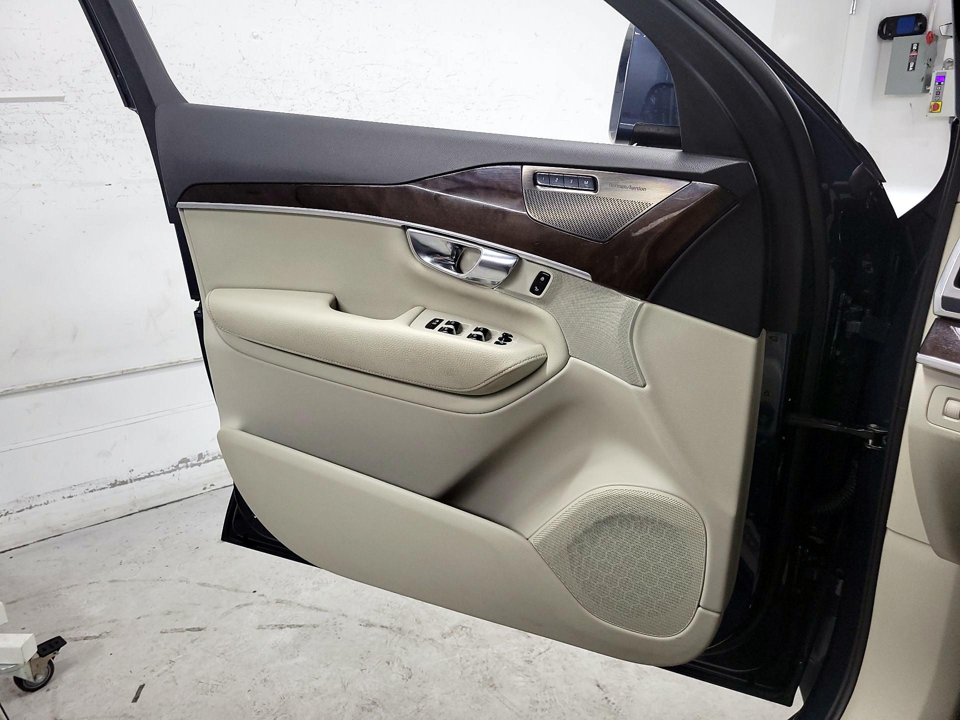 Thumbnail: 2019 Volvo XC90 - 12