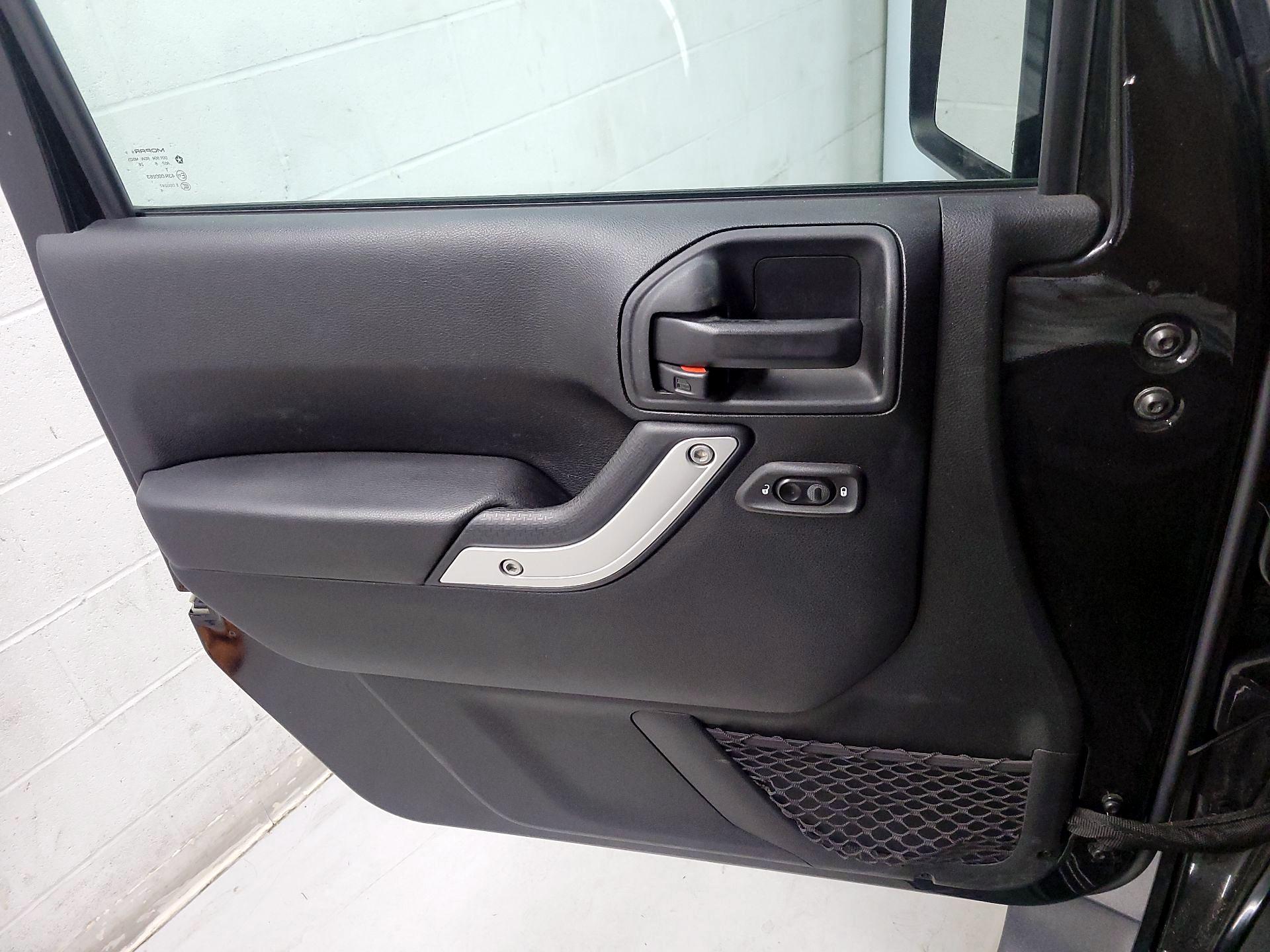 Thumbnail: 2018 Jeep Wrangler - 12