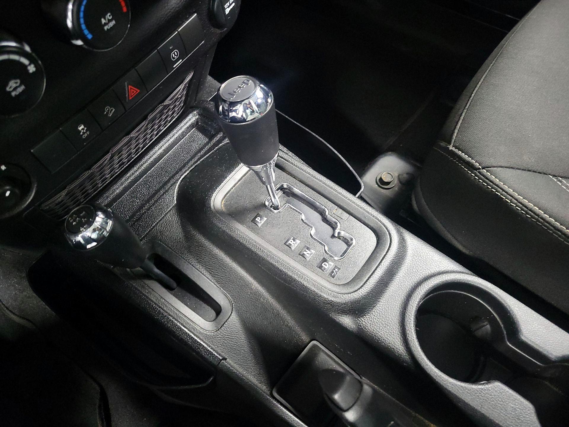 Thumbnail: 2018 Jeep Wrangler - 15