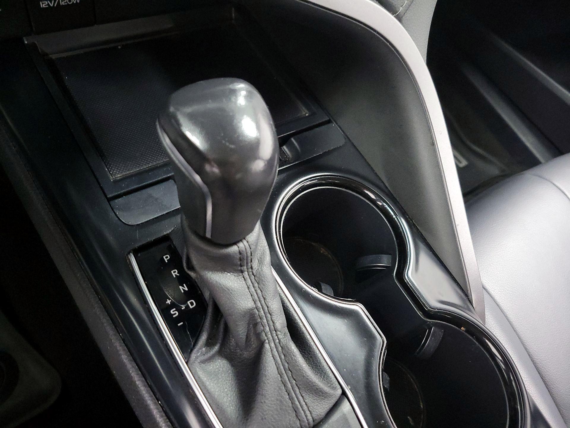 Thumbnail: 2020 Toyota Camry - 16