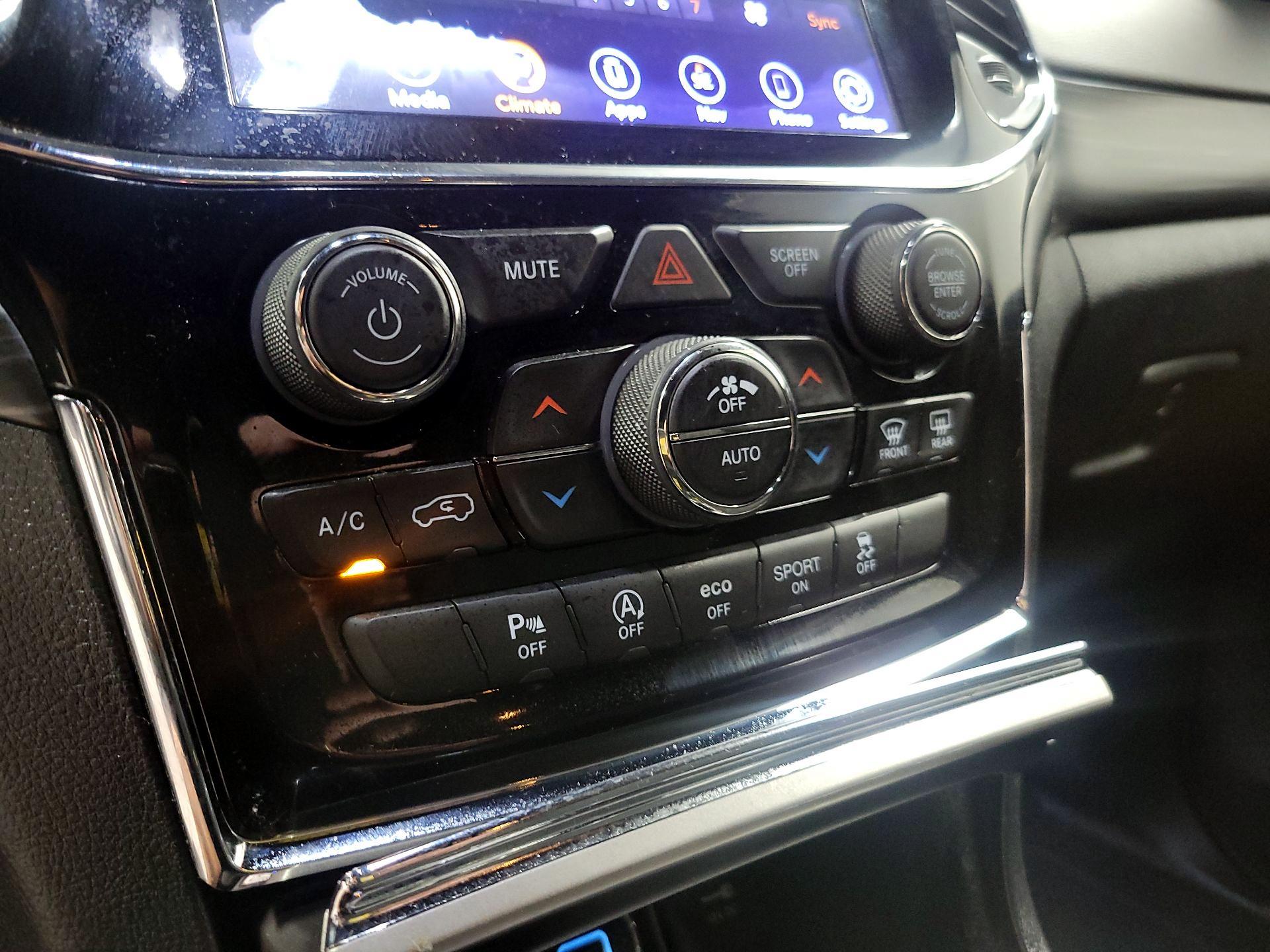 Thumbnail: 2019 Jeep Grand Cherokee - 17