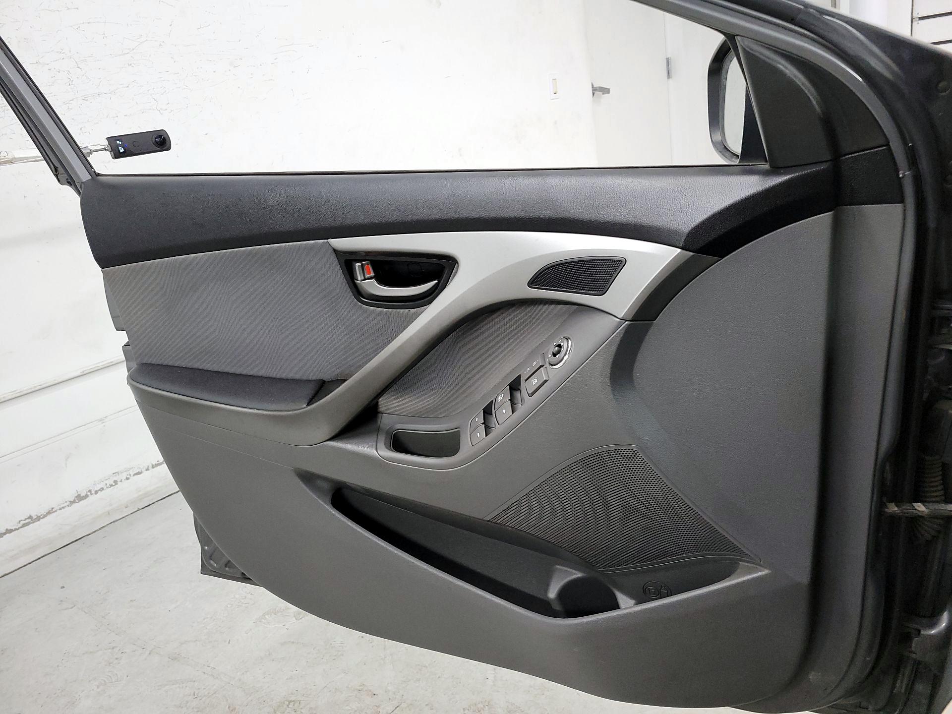 Thumbnail: 2013 Hyundai Elantra - 12