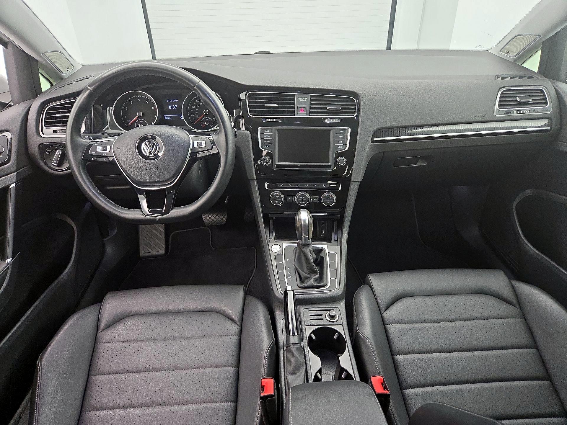 Thumbnail: 2017 Volkswagen Golf - 9