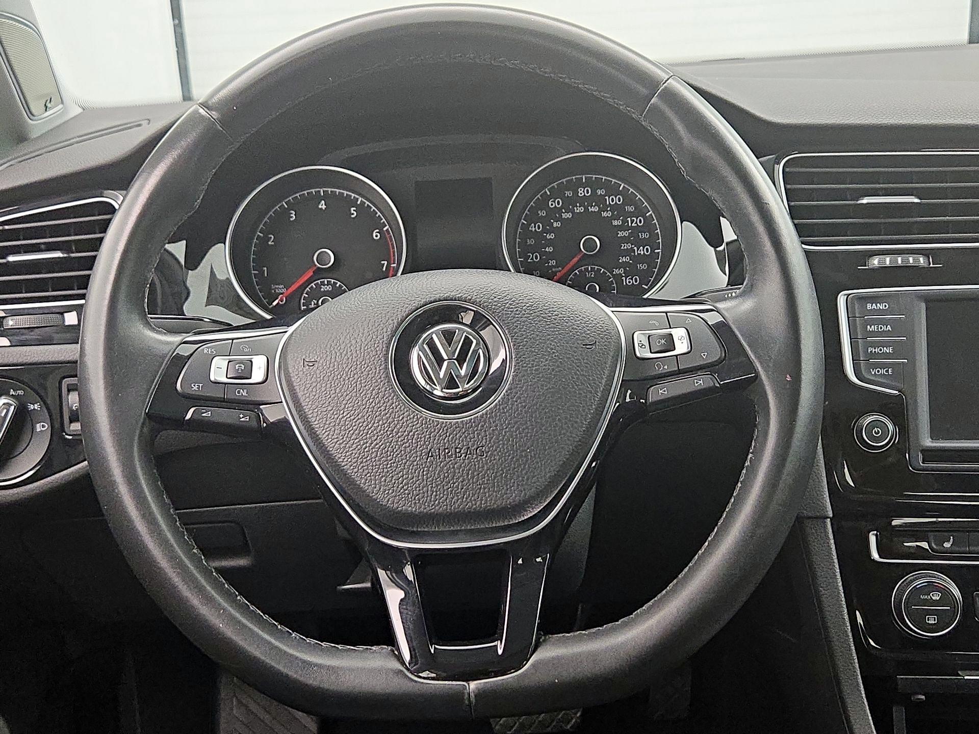 Thumbnail: 2017 Volkswagen Golf - 10