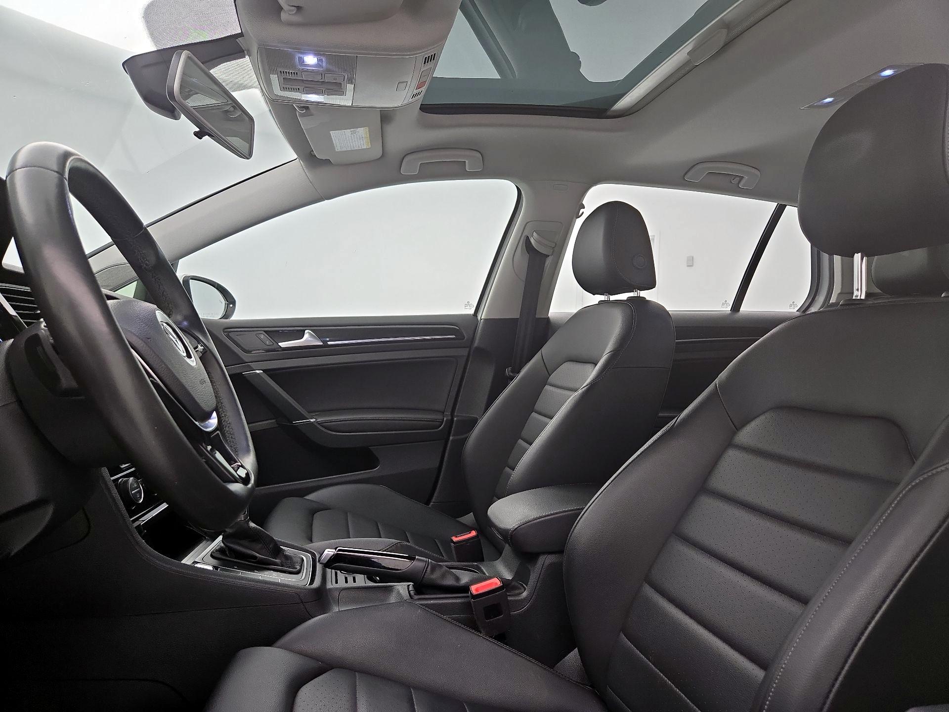 Thumbnail: 2017 Volkswagen Golf - 20