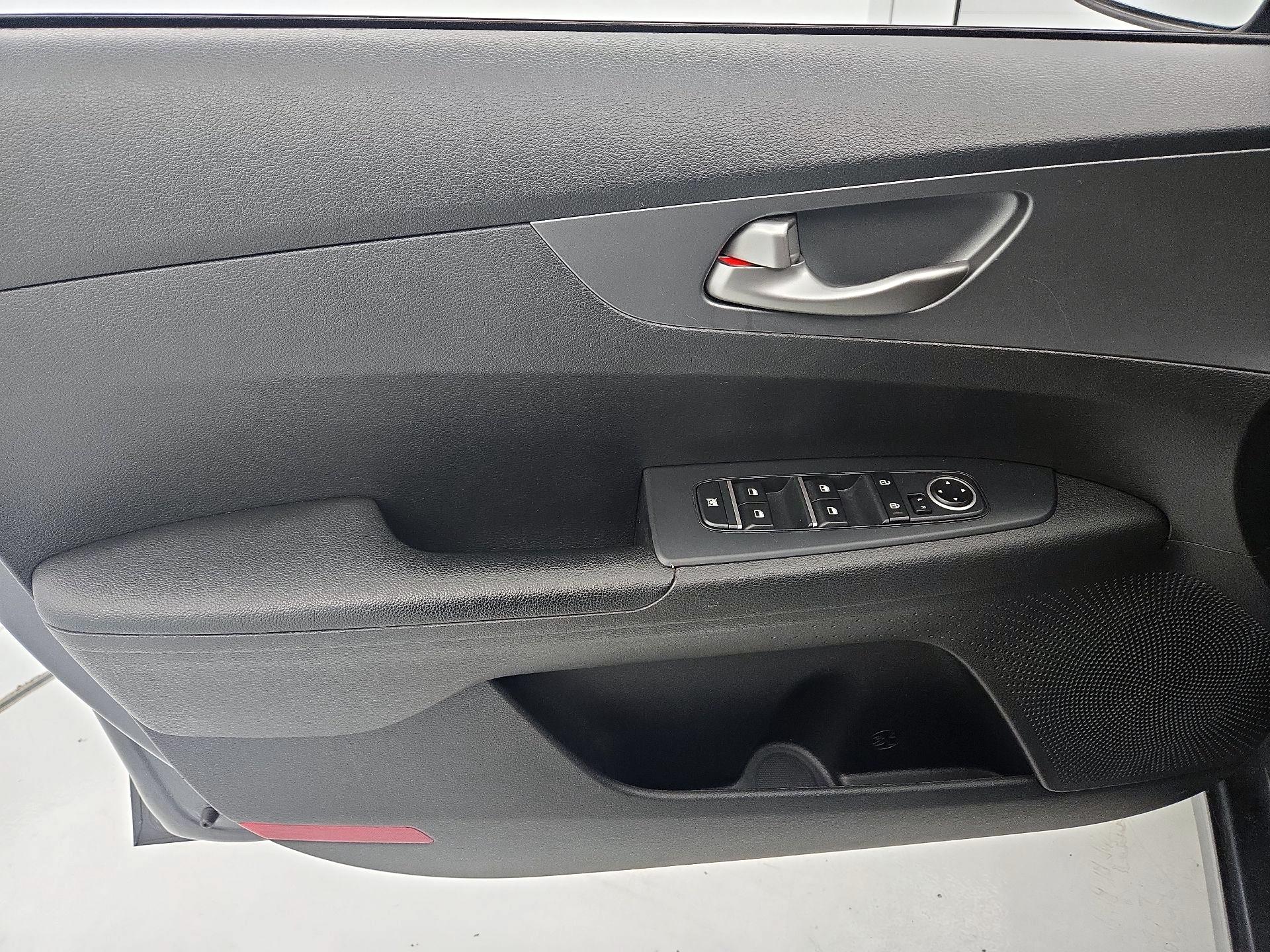 Thumbnail: 2021 Kia Forte - 12
