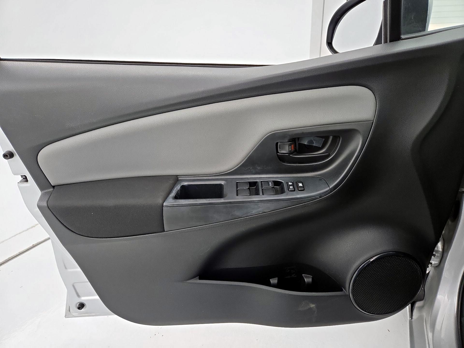 Thumbnail: 2015 Toyota Yaris - 12