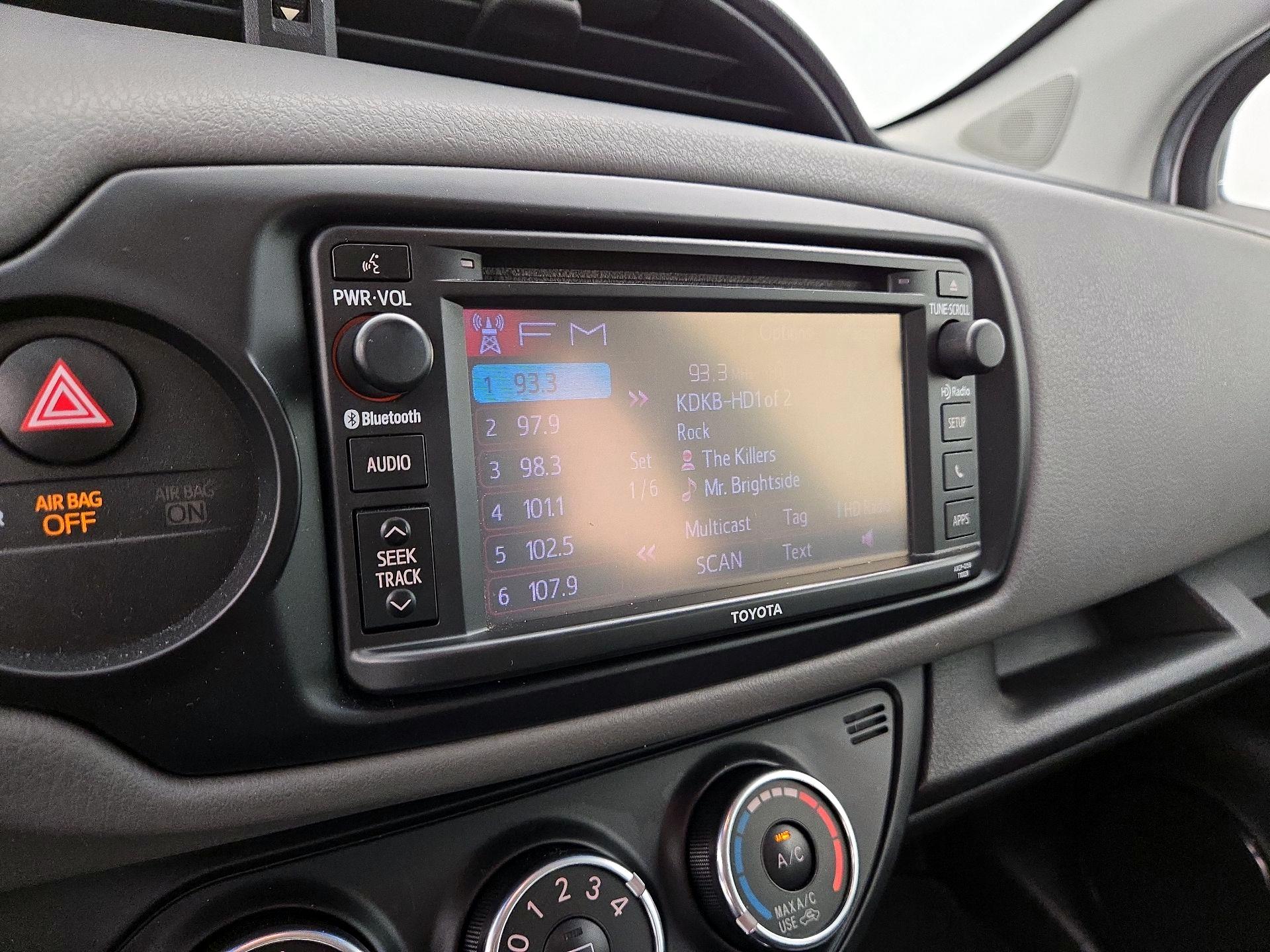 Thumbnail: 2015 Toyota Yaris - 14