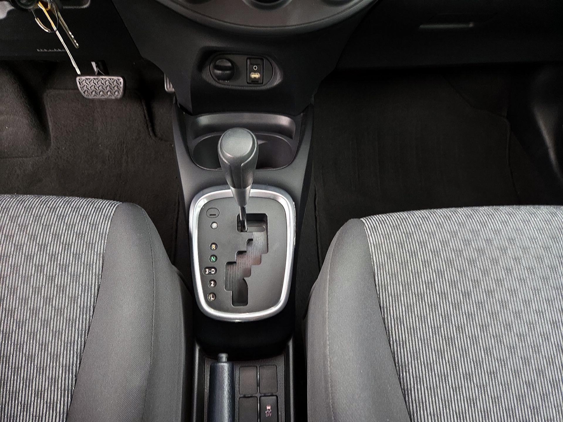 Thumbnail: 2015 Toyota Yaris - 16