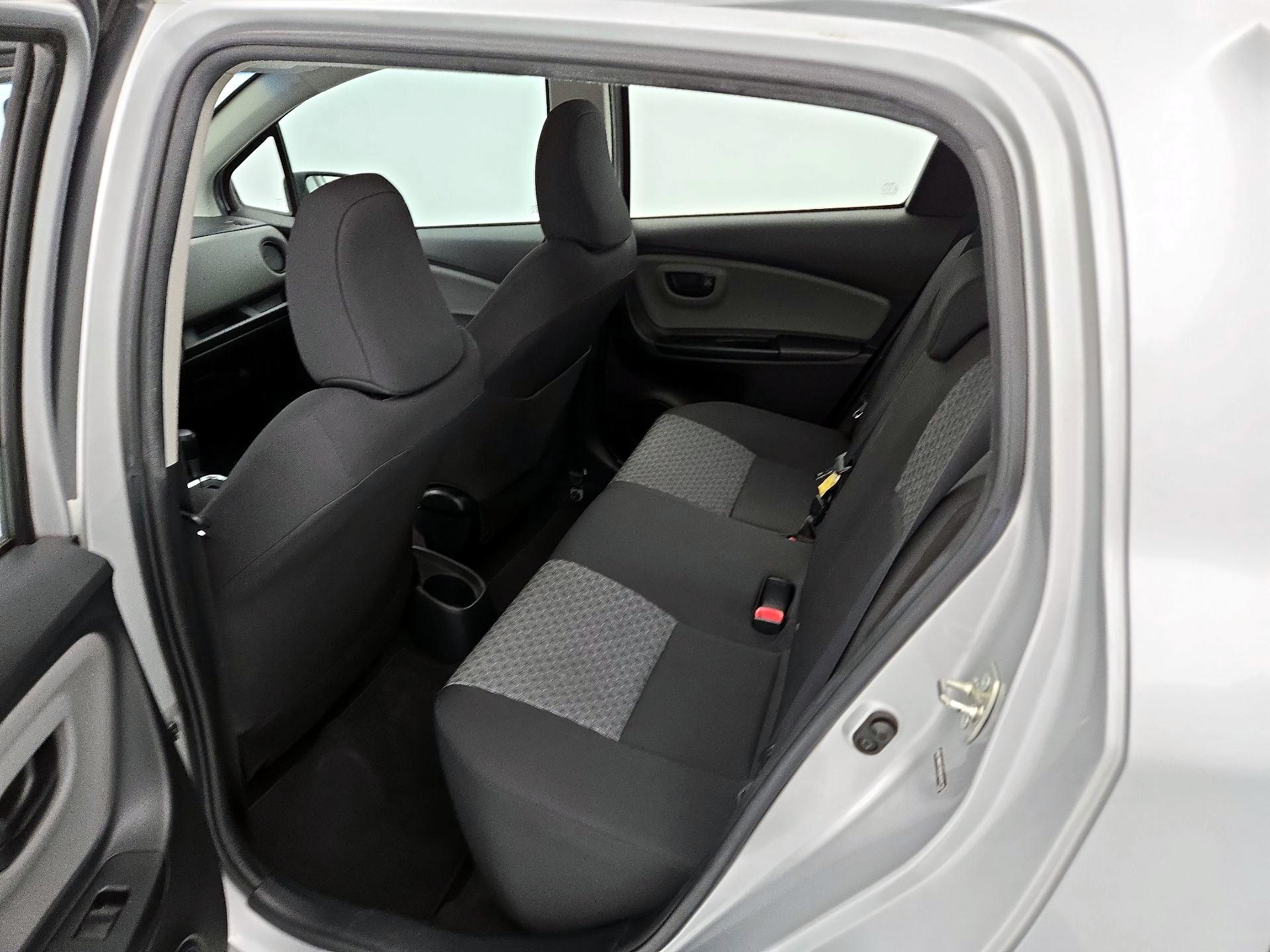 Thumbnail: 2015 Toyota Yaris - 18