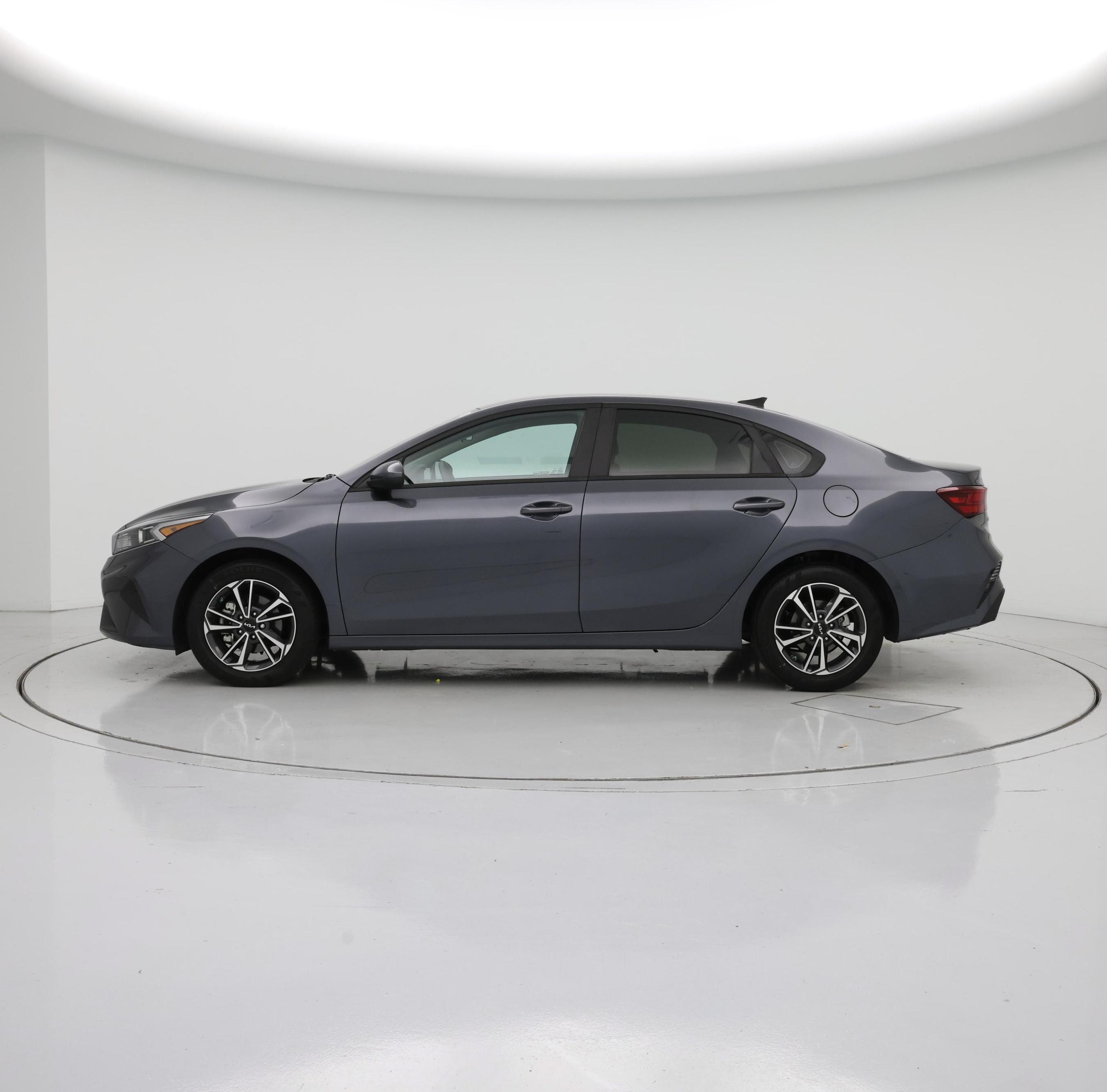 Thumbnail: 2022 Kia Forte - 3