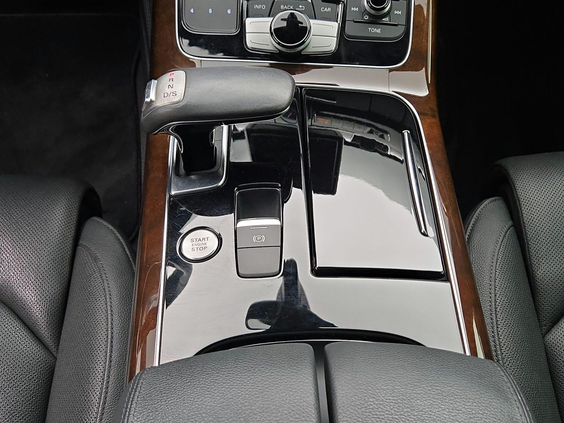 Thumbnail: 2016 Audi A8 - 18