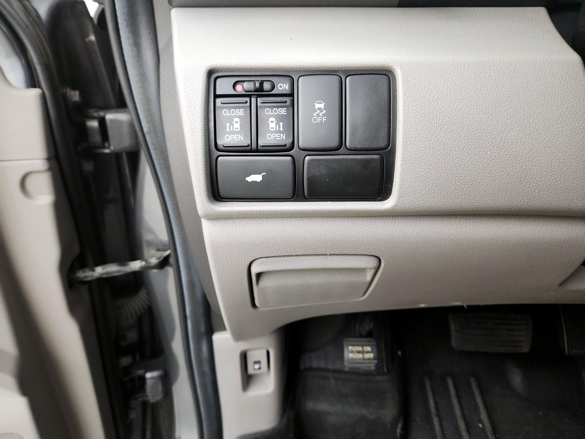 Thumbnail: 2013 Honda Odyssey - 13