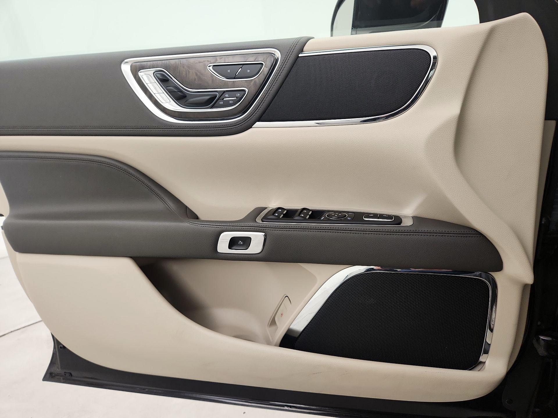 Thumbnail: 2017 Lincoln Continental - 12