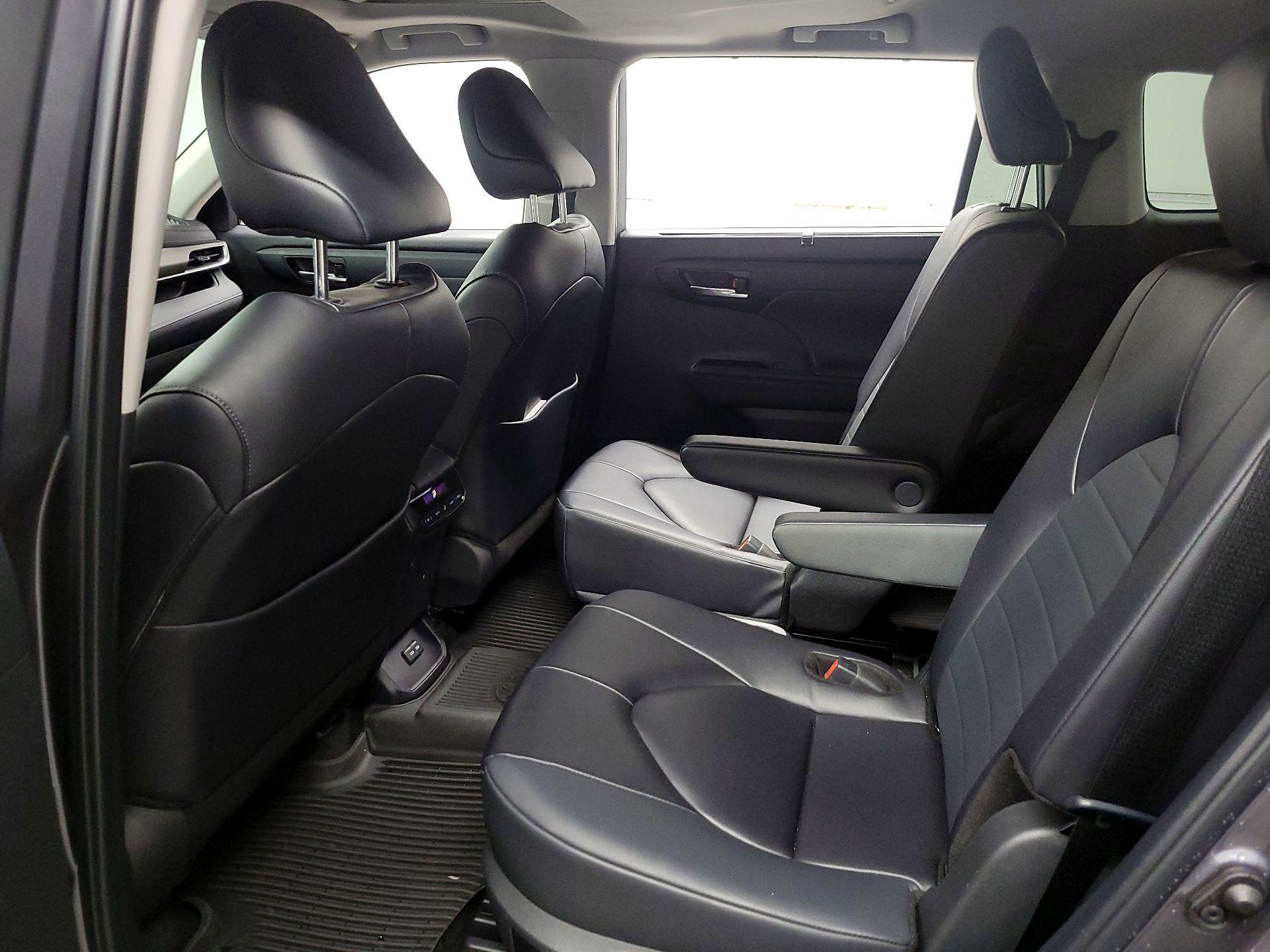 Thumbnail: 2024 Toyota Highlander - 18