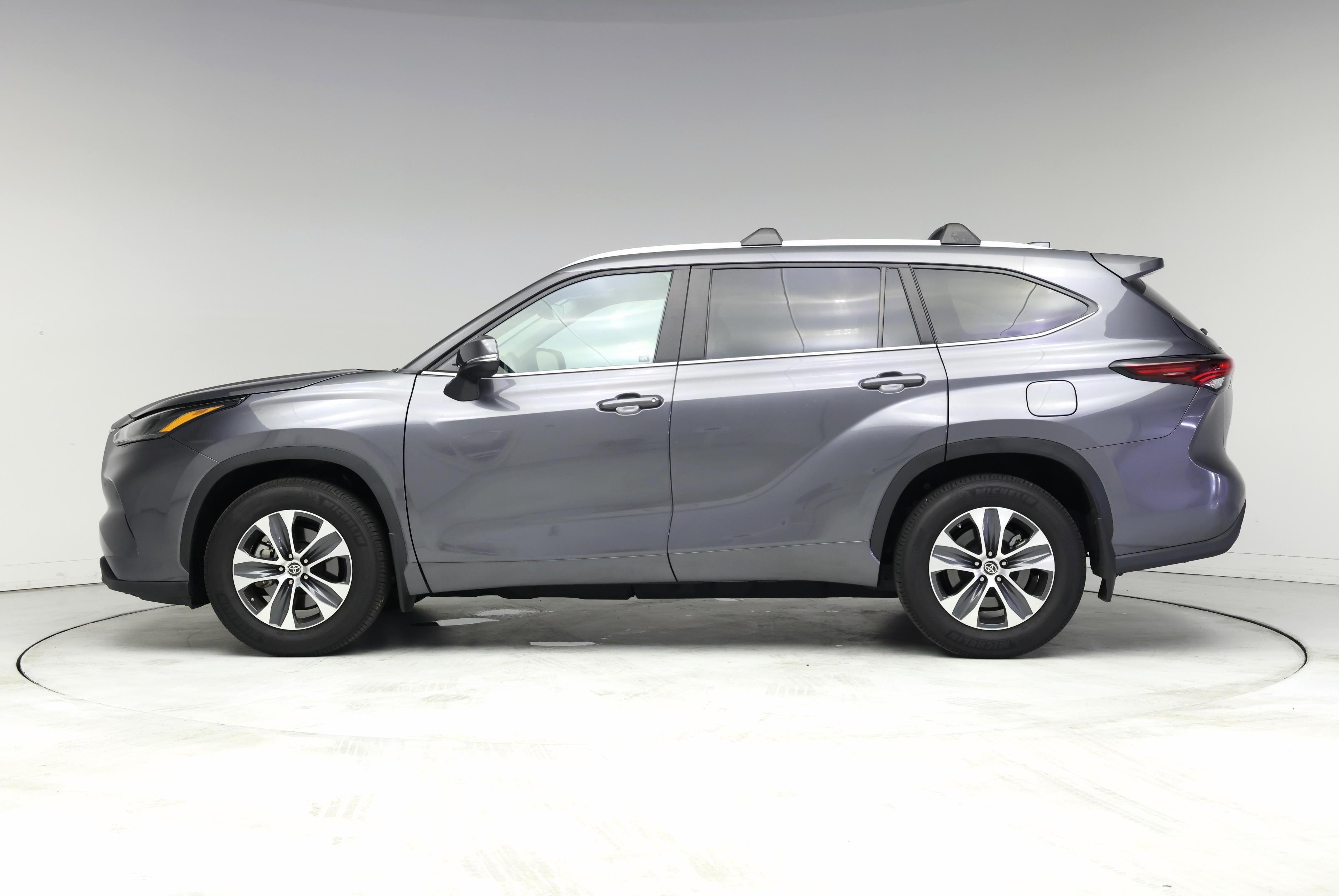 Thumbnail: 2024 Toyota Highlander - 3