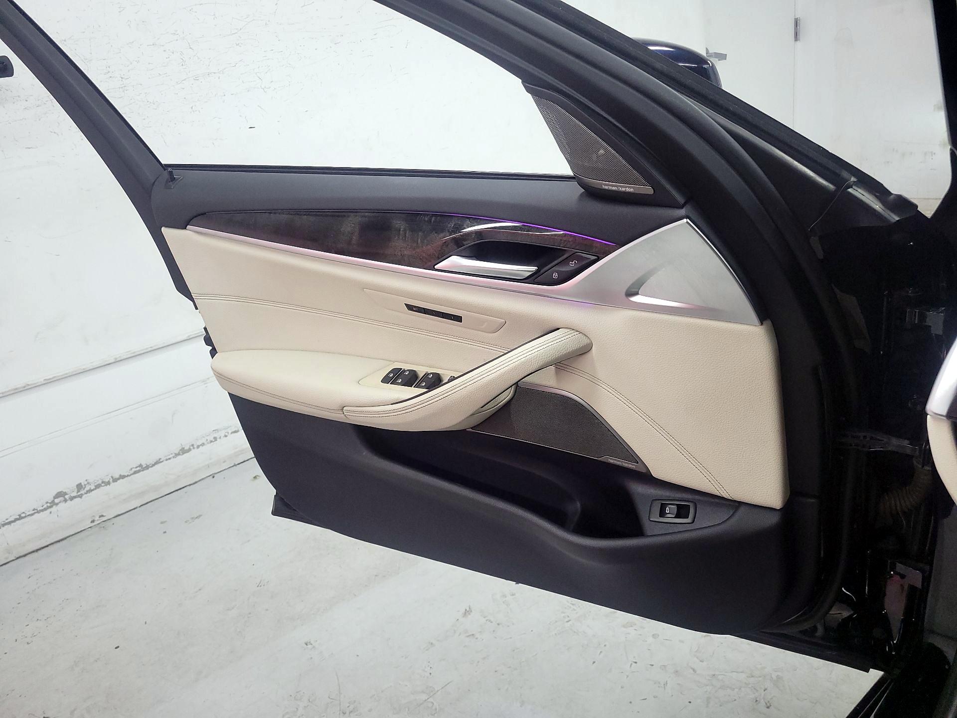 Thumbnail: 2021 BMW 5 Series - 12