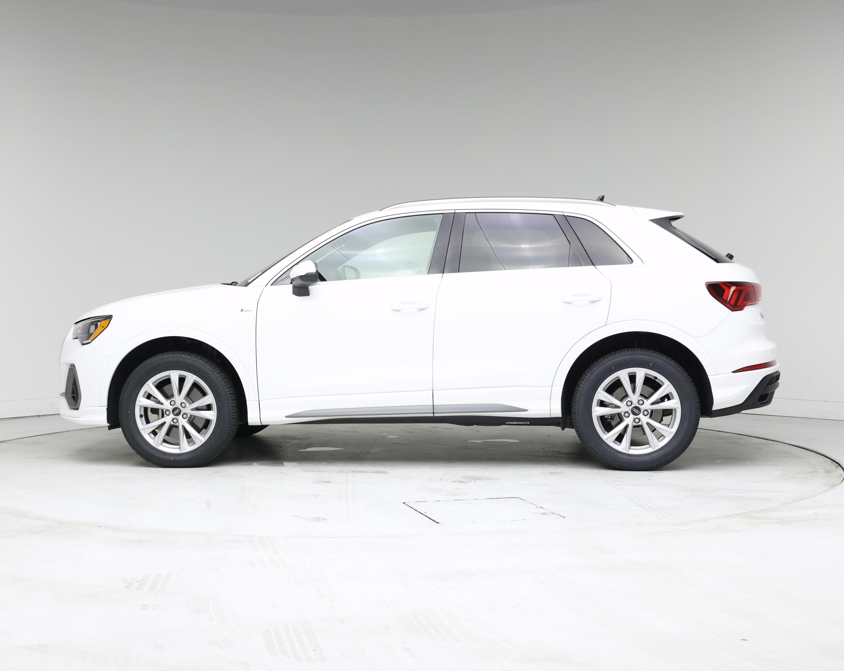 Thumbnail: 2022 Audi Q3 - 3
