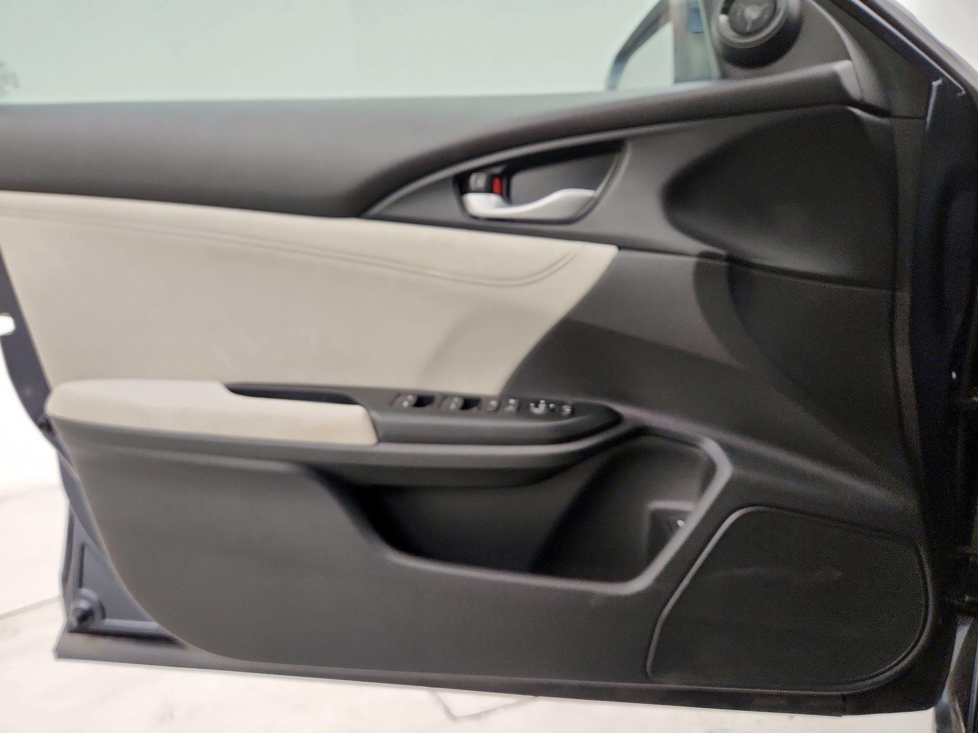 Thumbnail: 2019 Honda Insight - 12