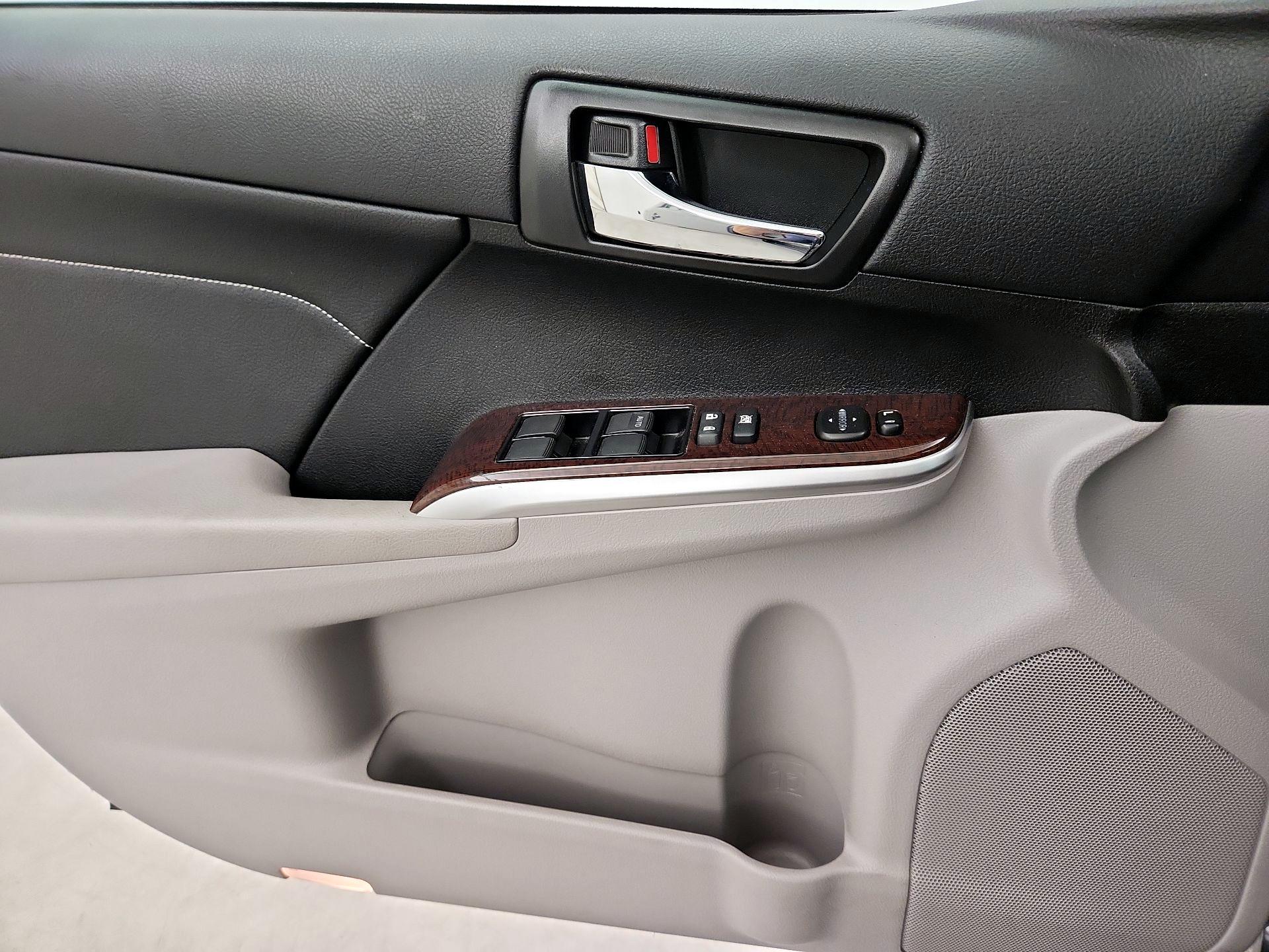 Thumbnail: 2014 Toyota Camry - 12
